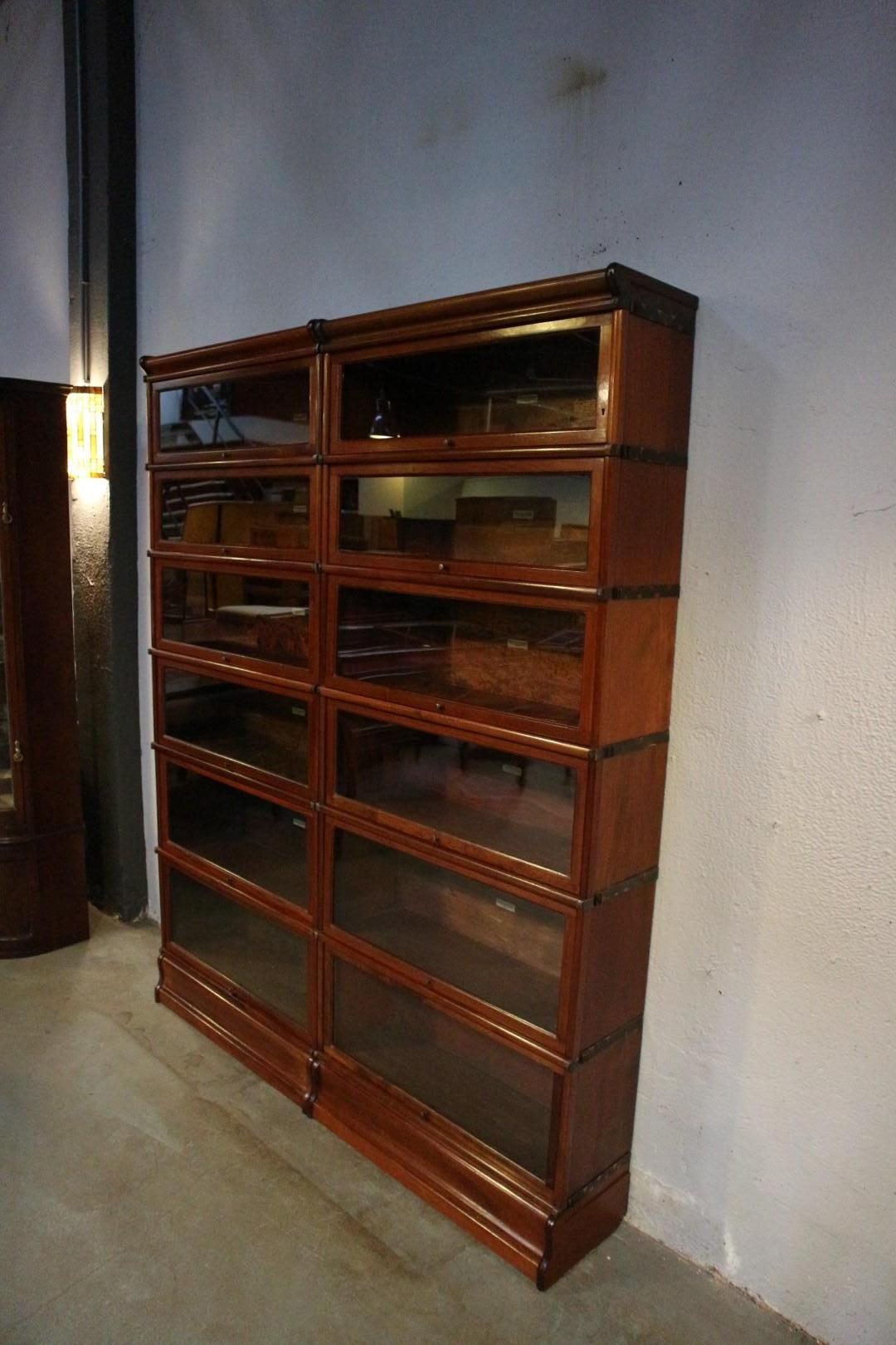 Antique Globe Wernicke Bookcase In Good Condition For Sale In Eindhoven, NL