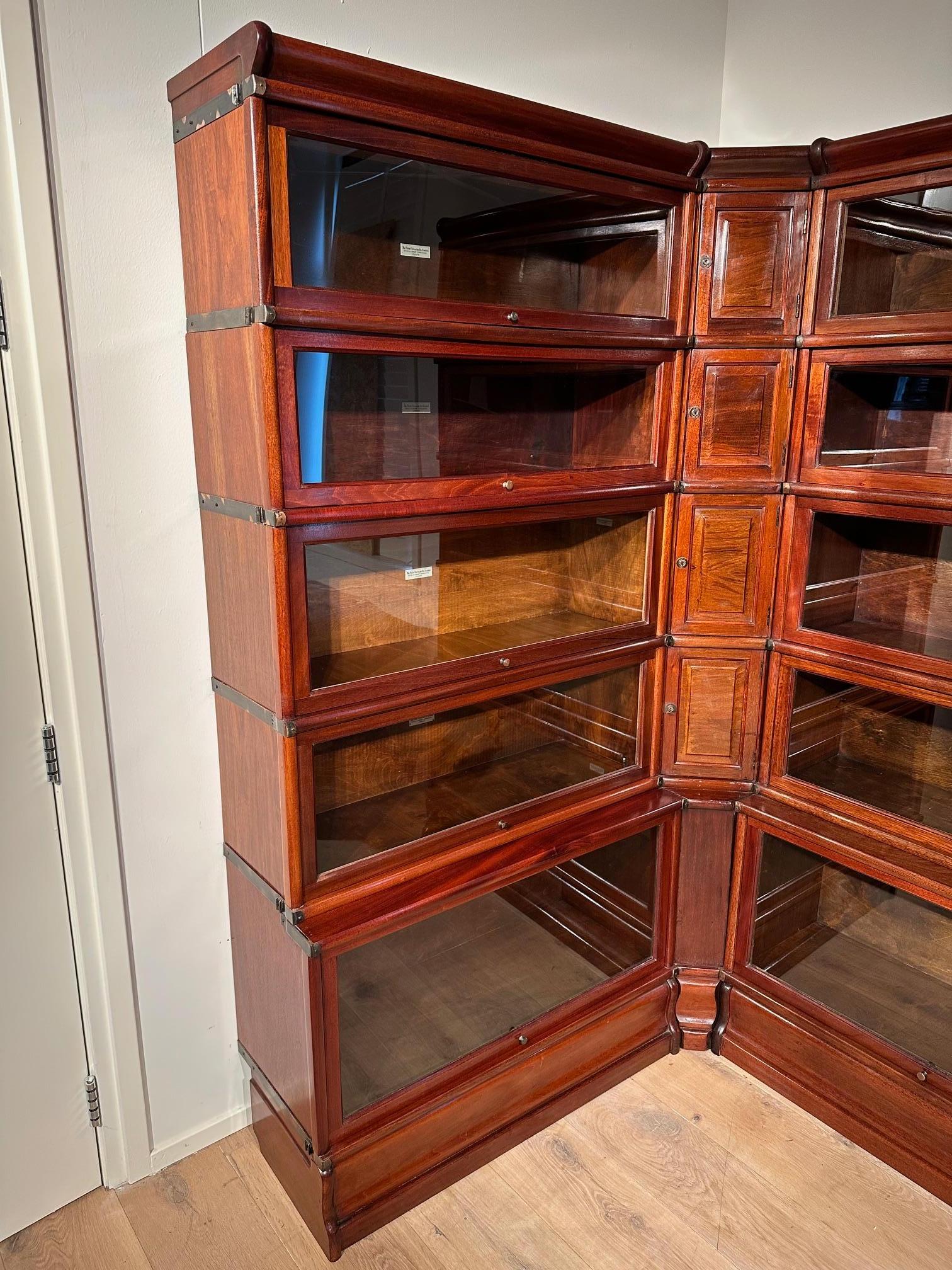 Libreria angolare antica Globe Wernicke in vendita 1
