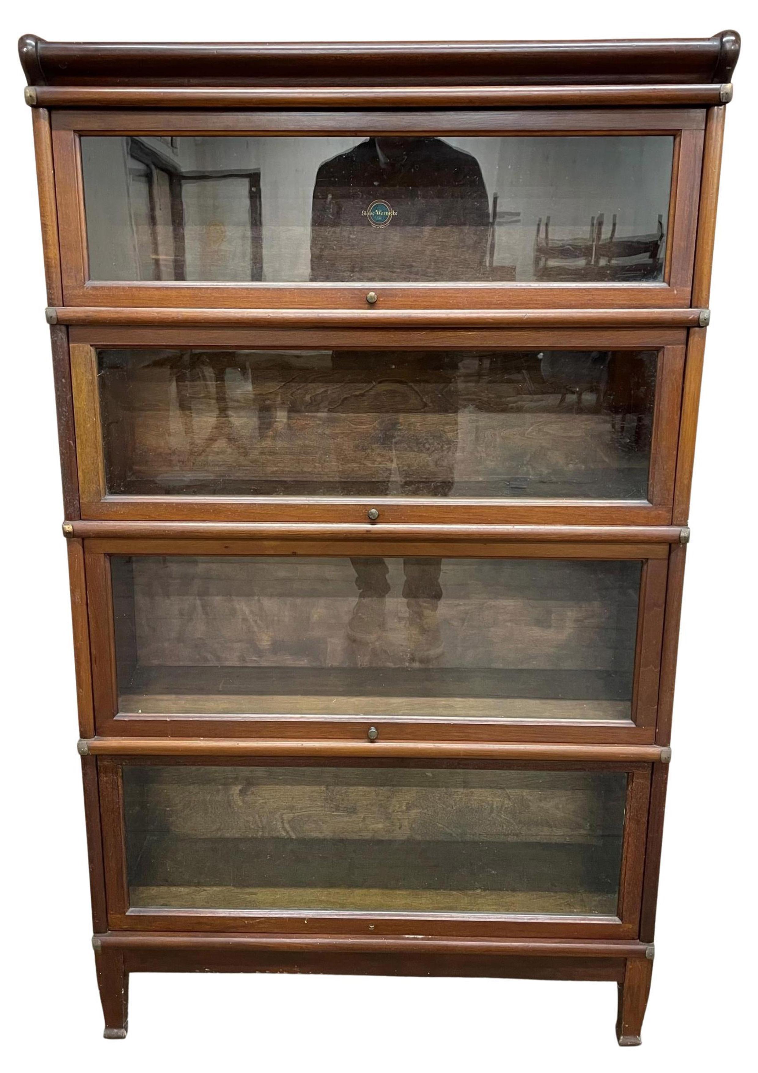 Antigua librería de barrister Globe Wernicke de cuatro cuerpos, acristalada y apilable clásico estadounidense en venta