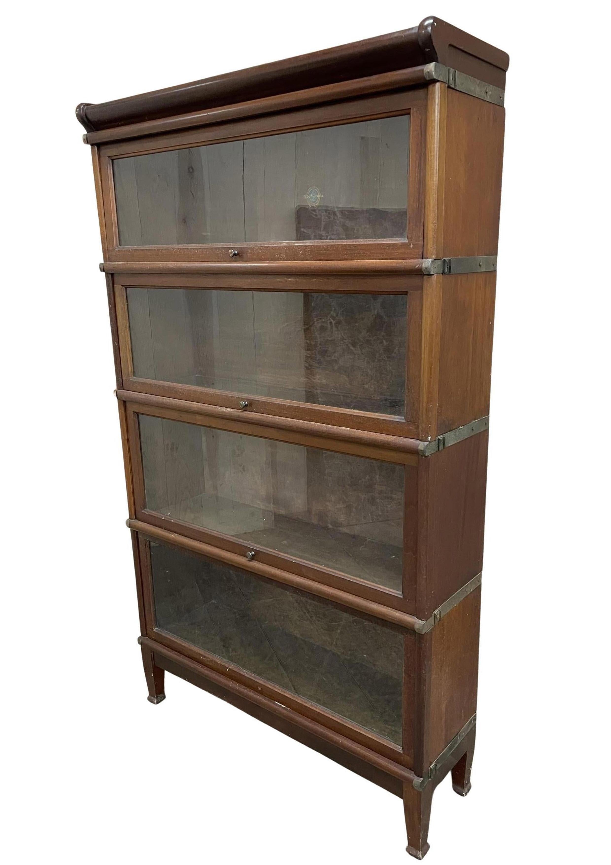 Antigua librería de barrister Globe Wernicke de cuatro cuerpos, acristalada y apilable Estadounidense en venta