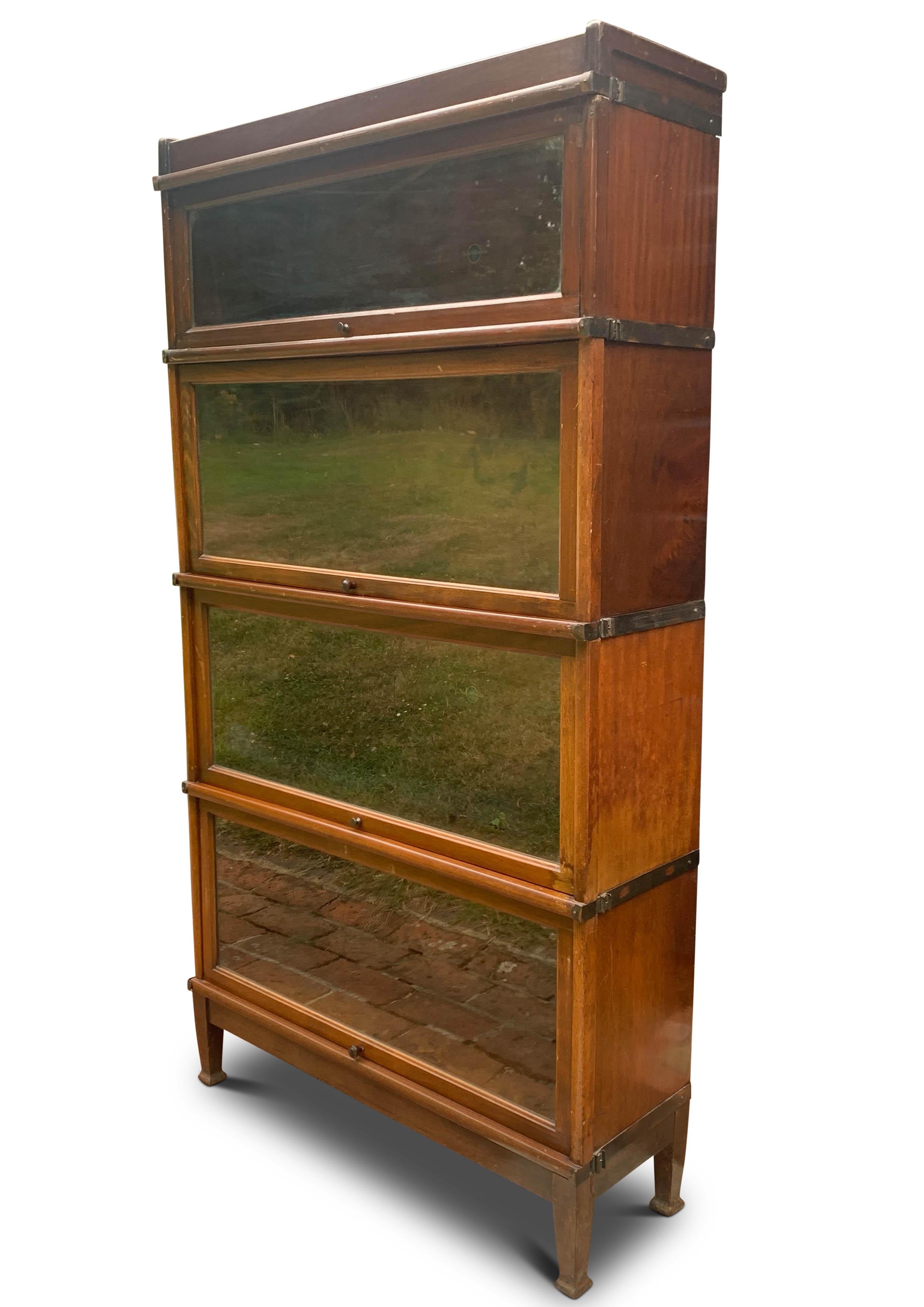 Antique Globe Wernicke Four Section Glazed Stacking Barrister's Bookcase In Good Condition For Sale In Reading, Berkshire
