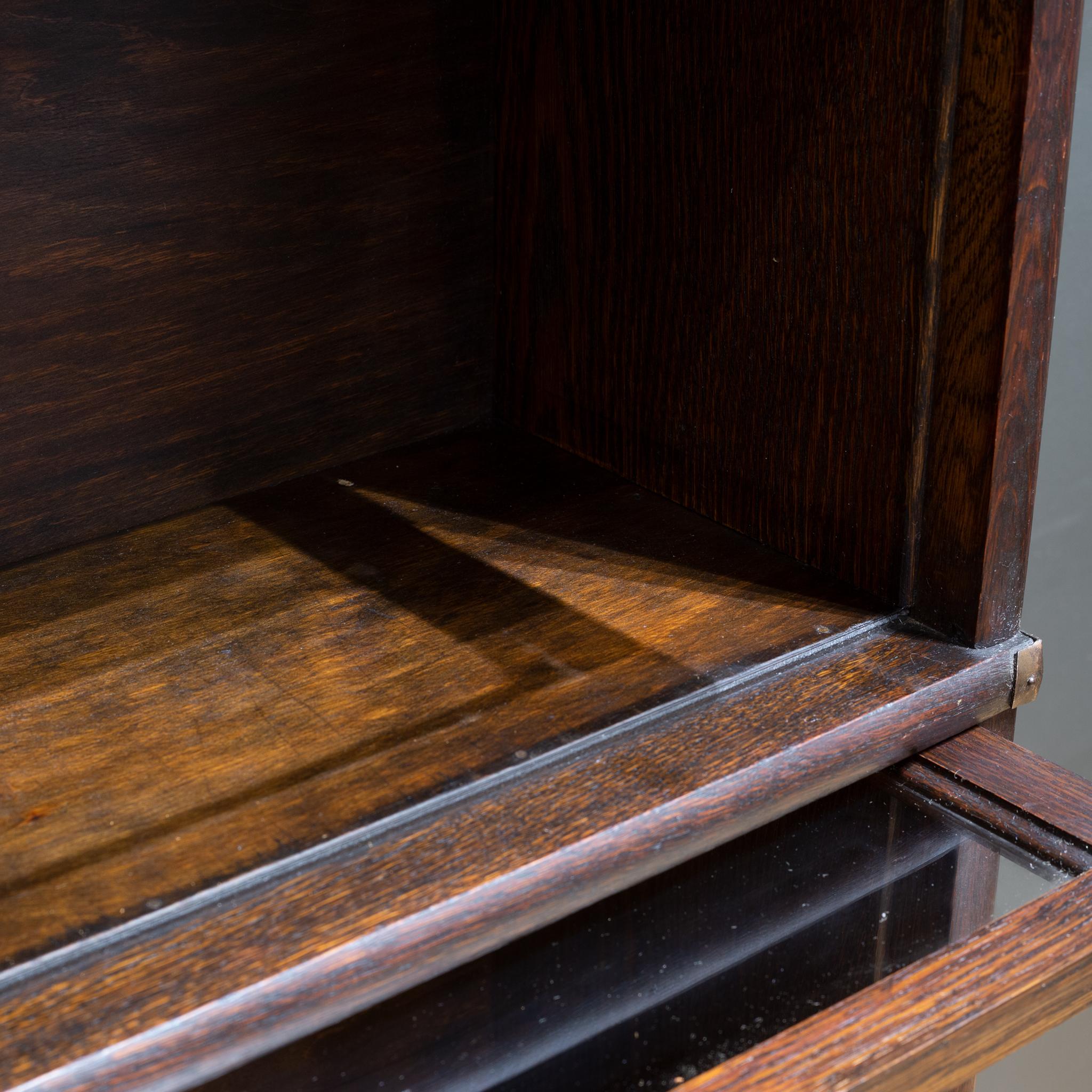 Antique Globe-Wernicke London 4 Stack Lawyer's Bookcase, c.1890-1910 2