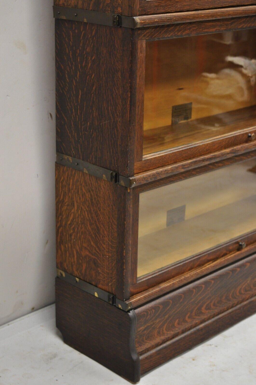 Antique Globe Wernicke Quartersawn Oak Four Section Stacking Barrister Bookcase In Good Condition In Philadelphia, PA