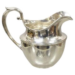 Antique GM Co. Brocca vittoriana placcata in argento con monogramma