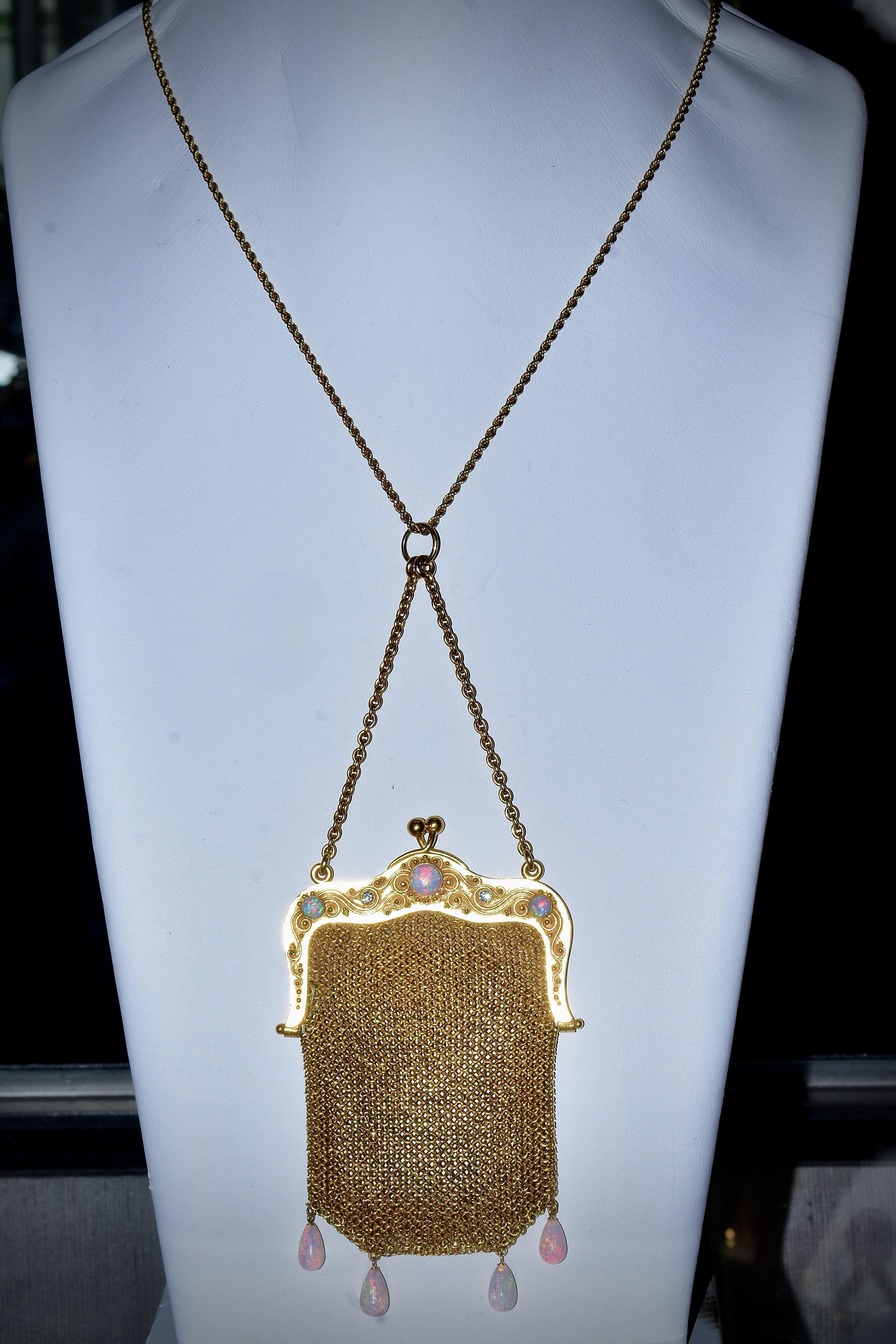 Antikes Gold, 13,5 Karat feiner australischer Opal und Diamanten, kleine Geldbörse aus Gold, um 1890 im Angebot 1
