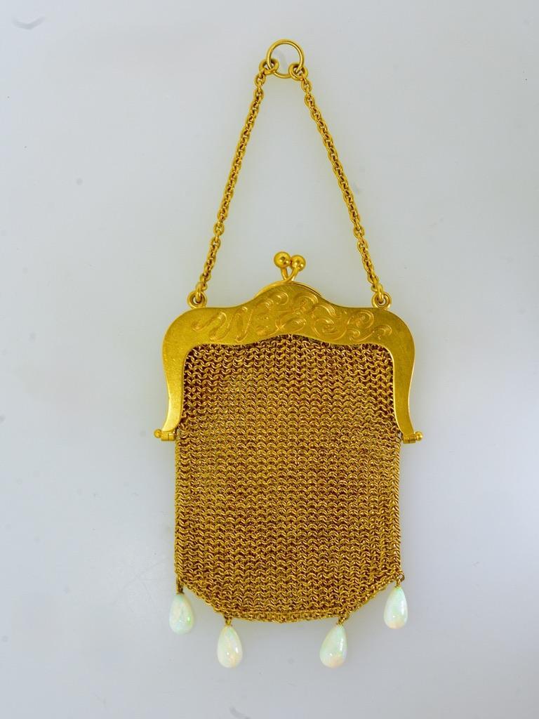 Petit porte-monnaie ancien en or, 13,5 carats de fines opales australiennes et diamants, c. 1890 en vente 7