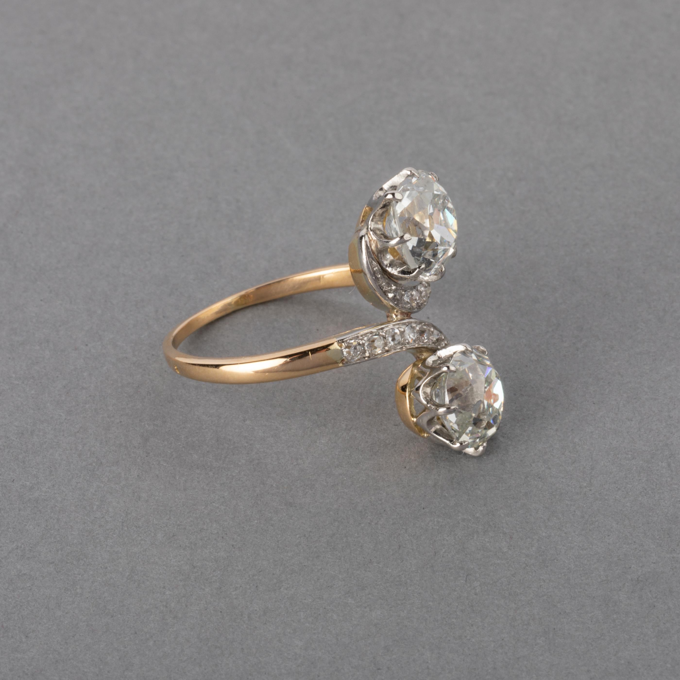 Antiker französischer Toi et Moi-Ring aus Gold und 3,30 Karat Diamanten (Antiker Kissenschliff)