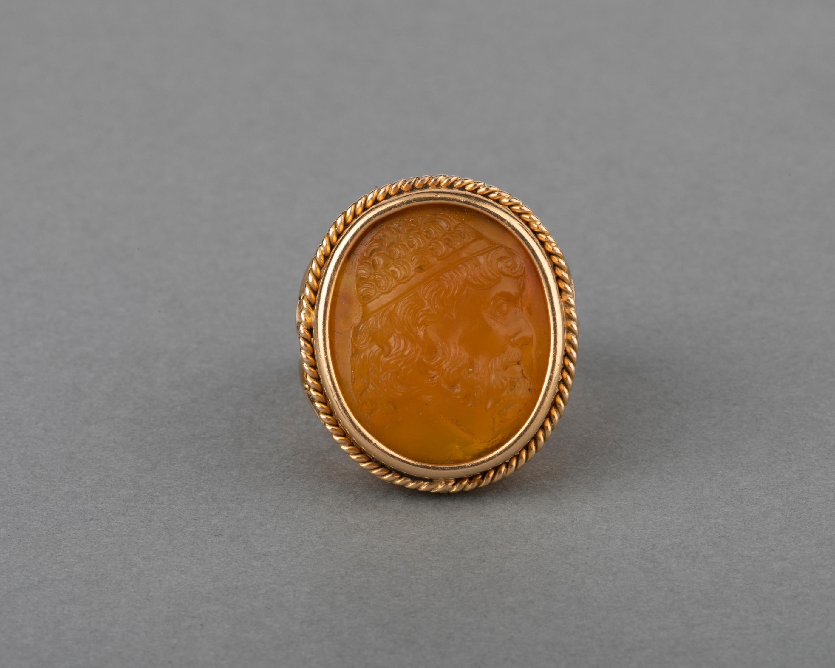 Antique Gold and Agate Cameo Ring For Sale 1