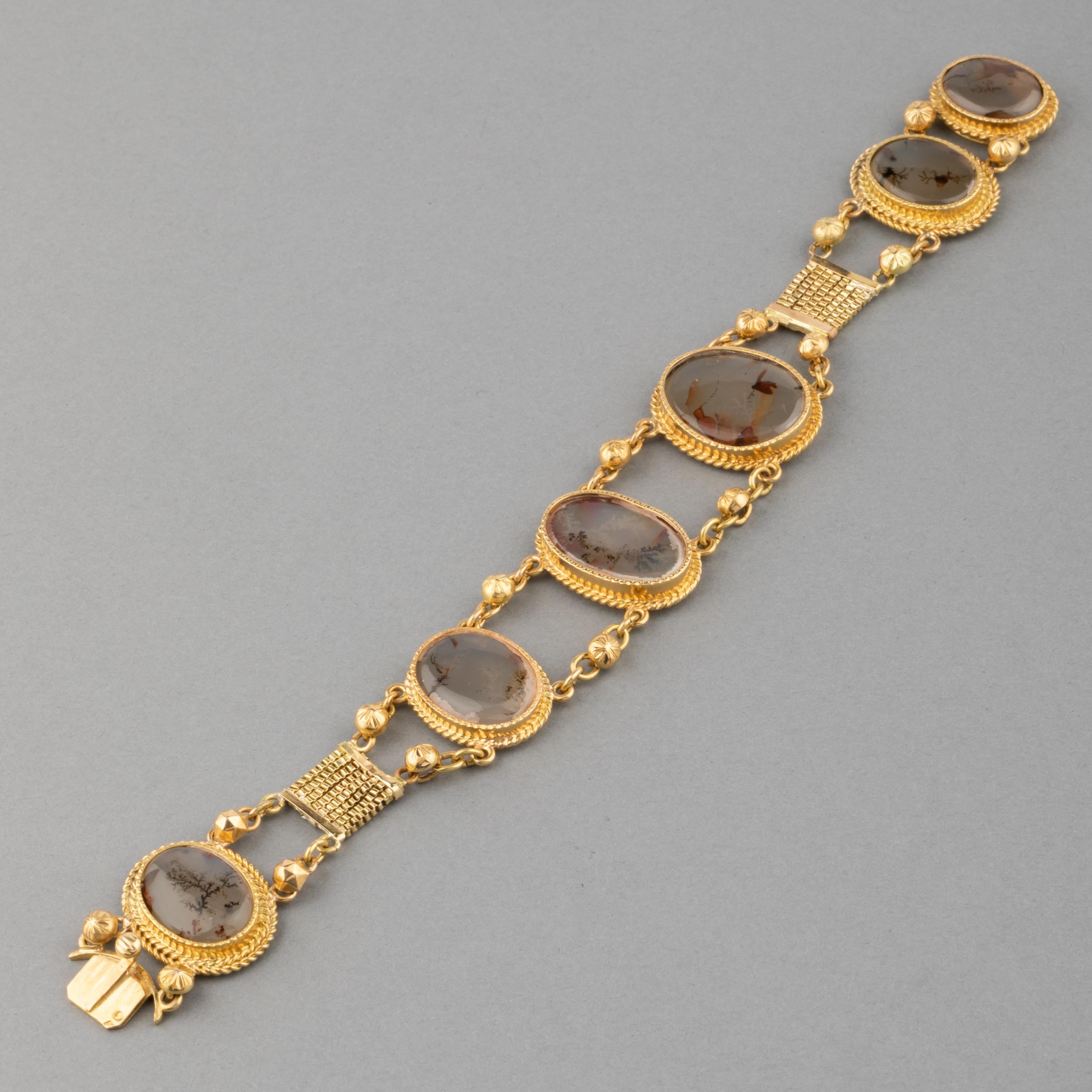 A very beautiful antique bracelet, made in France circa 1870.

Made in yellow gold 18k, multiple hallmarks for gold 18k (3 eagle heads, hallmark of maker).

Wrist size: 18cm

Weight: 33.30 grams