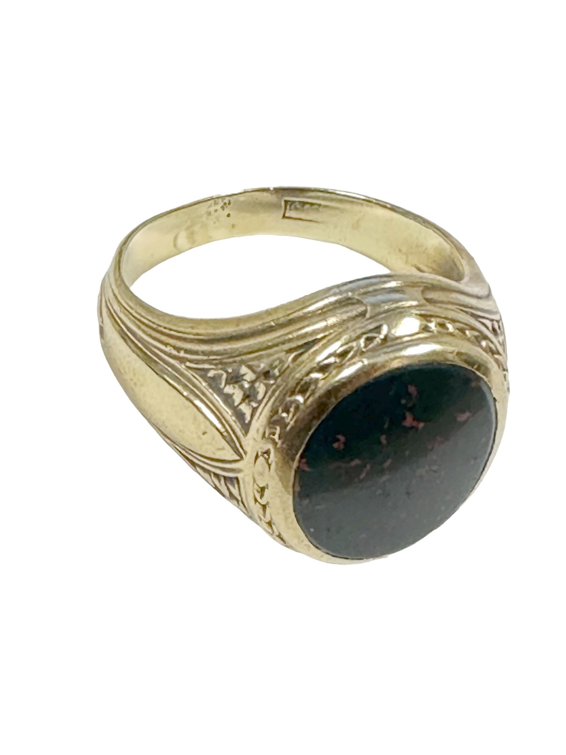 Bague chevalière ancienne en or et pierre de sang 1