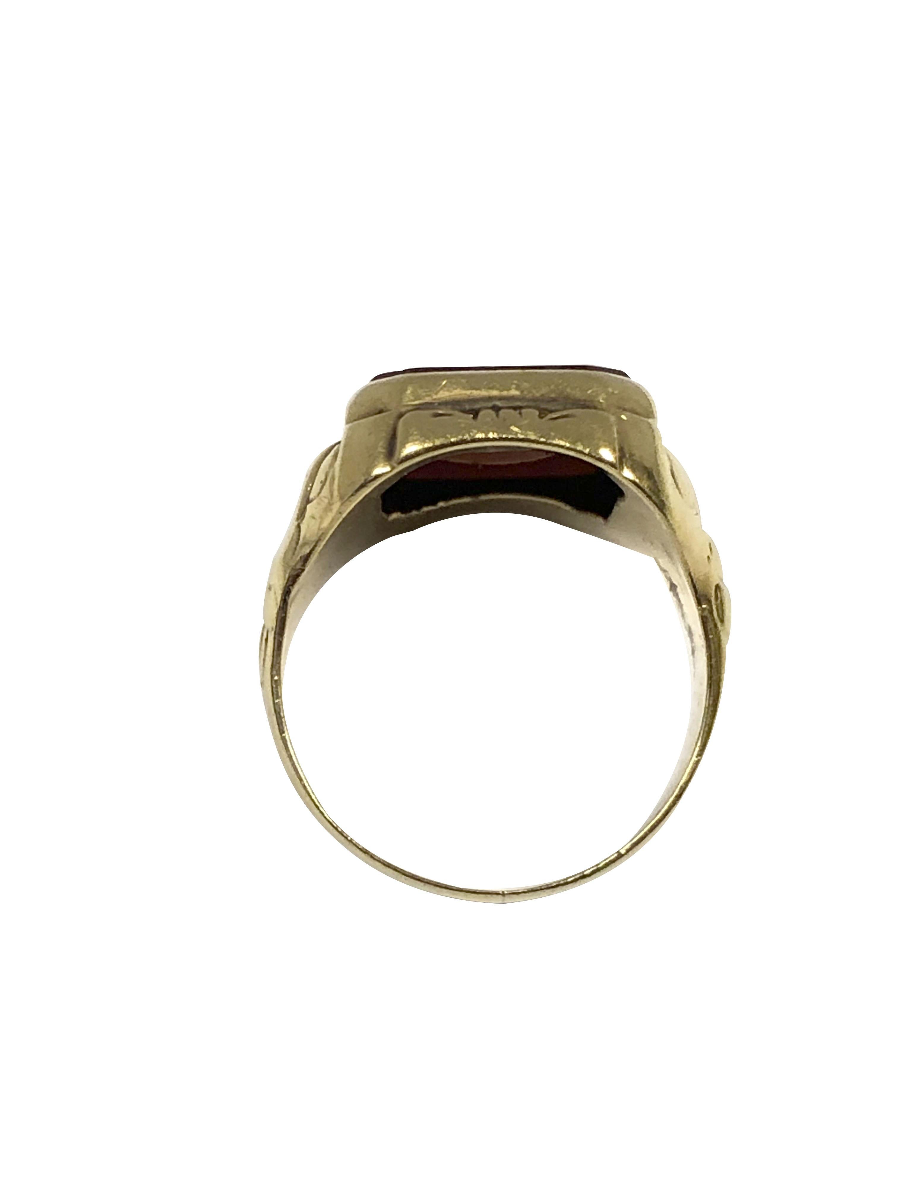 Antique Gold and Carnelian Edwardian Signet Ring  In Excellent Condition In Chicago, IL
