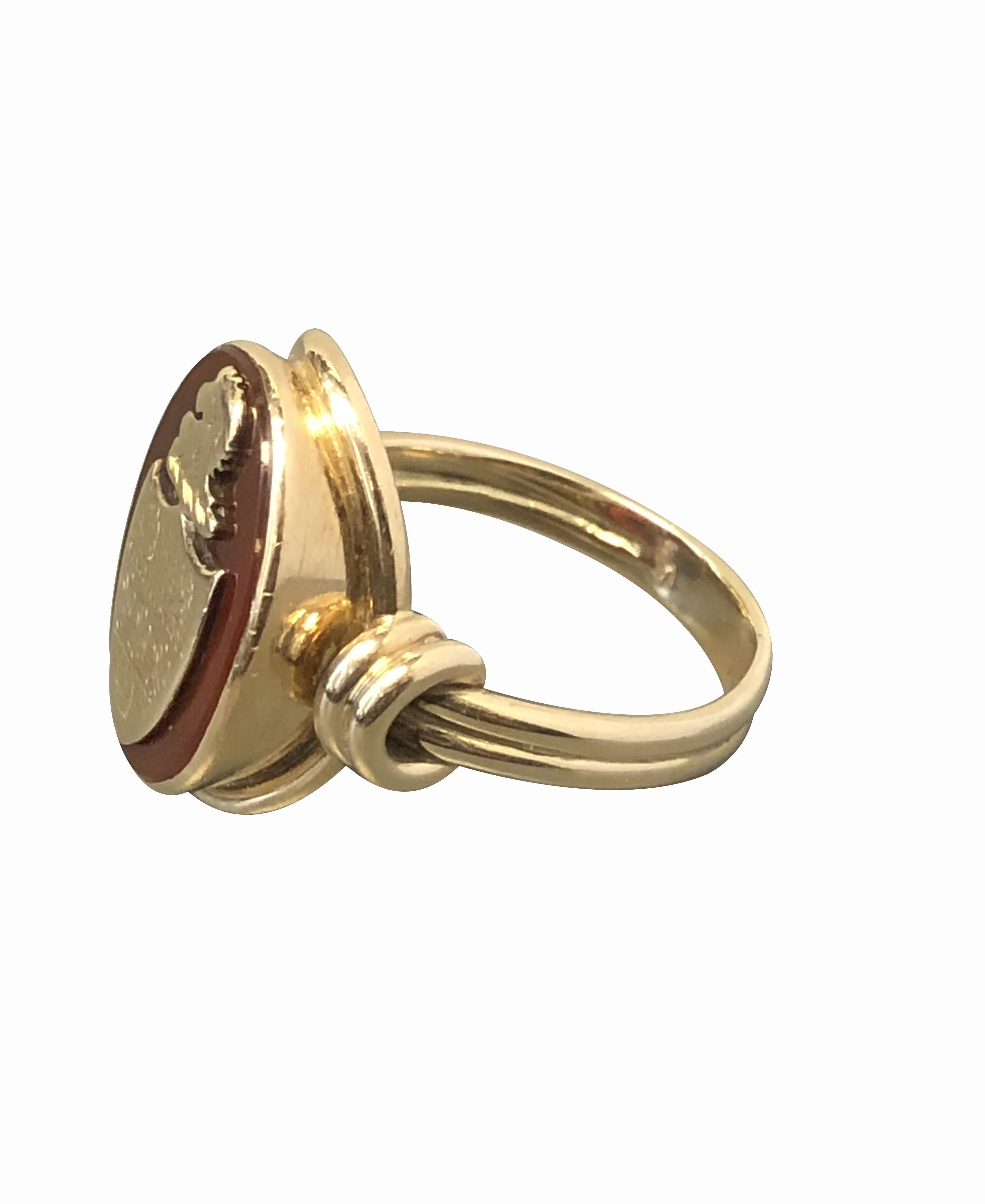 Antique Gold and Carnelian Signet Ring In Excellent Condition For Sale In Chicago, IL
