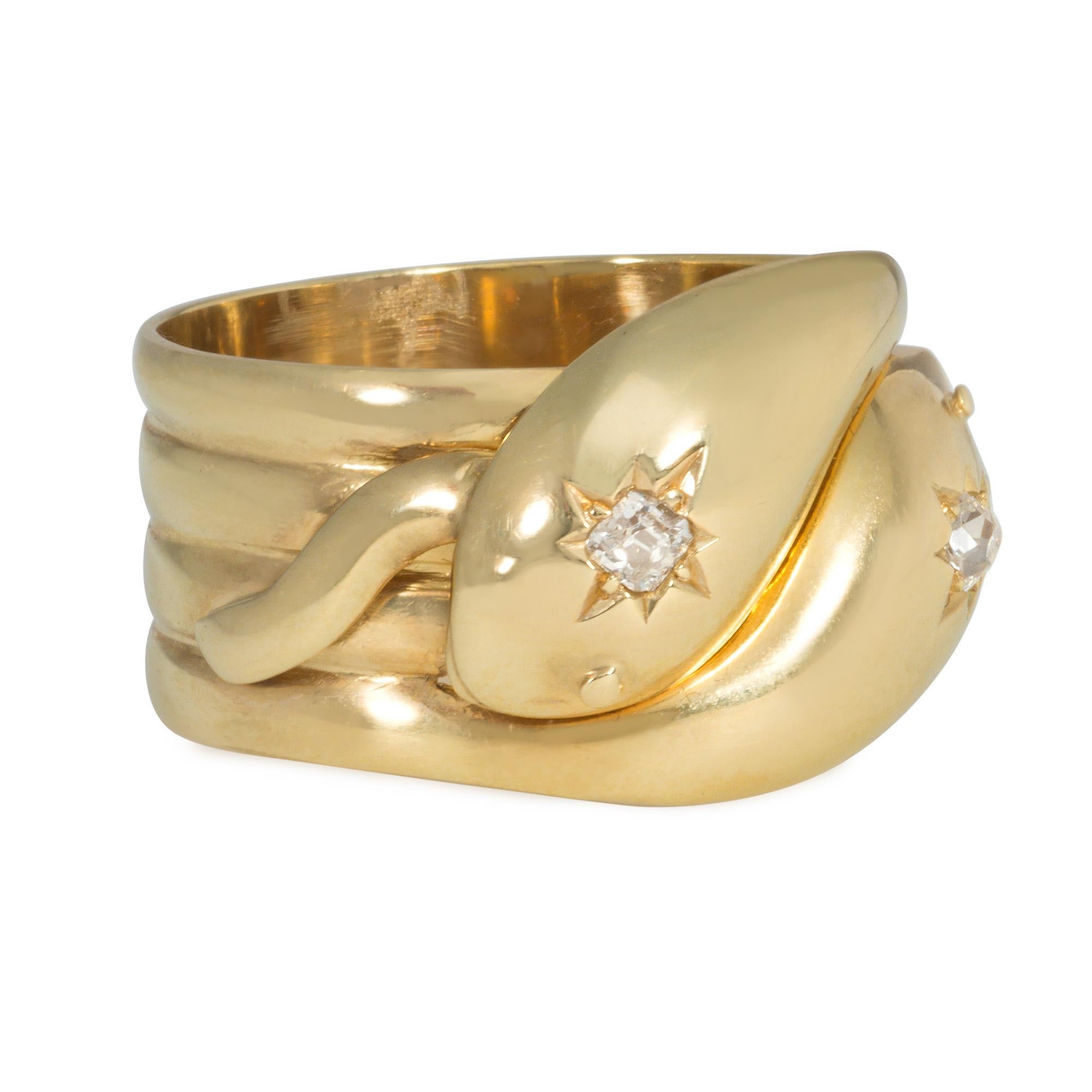Antiker Bypass-Ring aus Gold in Form von zwei sich windenden Schlangen mit diamantbesetzten Köpfen, 18k.  London, UK Punzen

Das Schlangenmotiv in Schmuckstücken erreichte eine fieberhafte Popularität, nachdem Prinz Albert  schenkte Königin Victoria