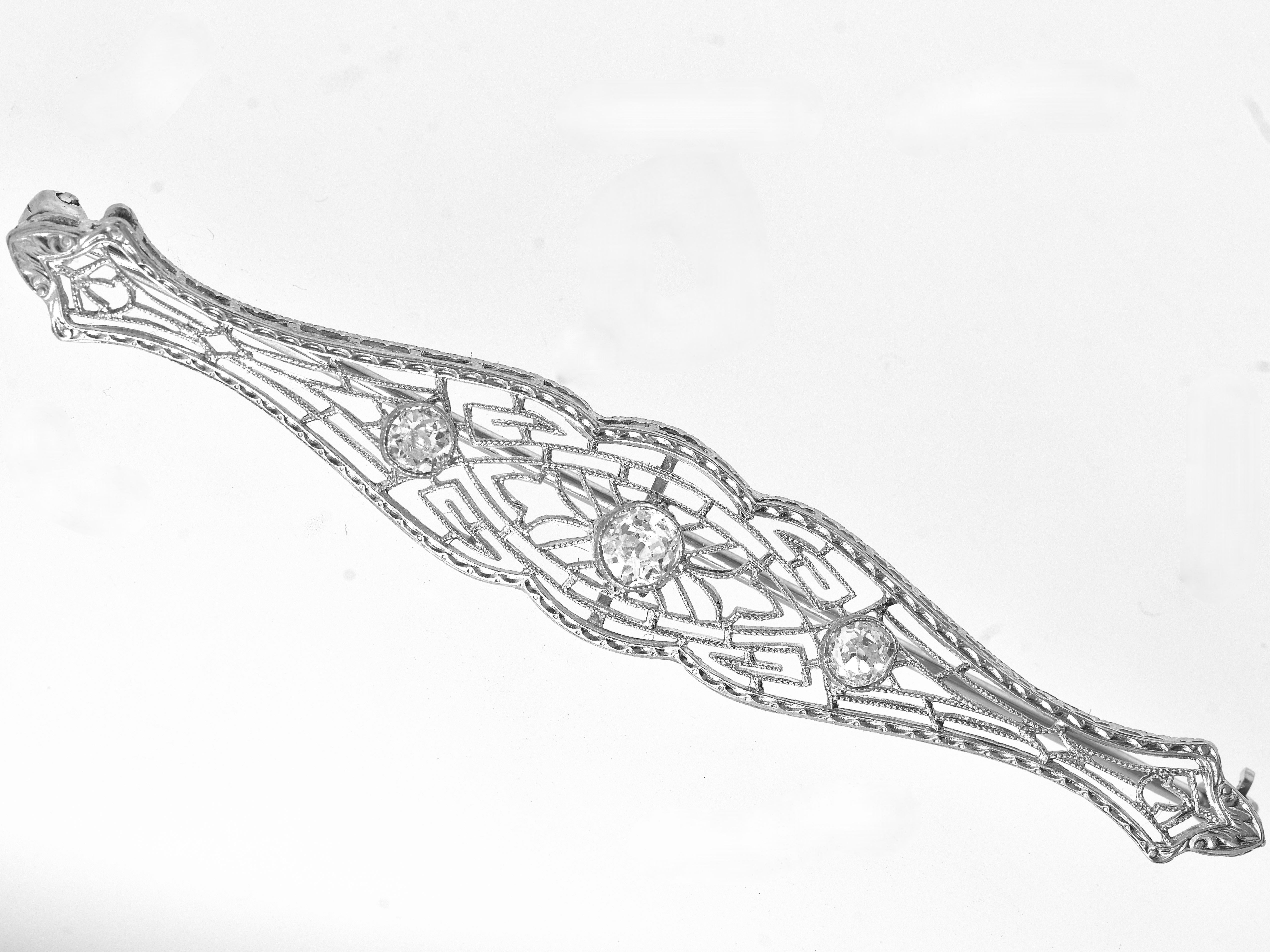 Antique Gold and Diamond Filigree Bar Pin, American, c. 1920. Art Decó en venta