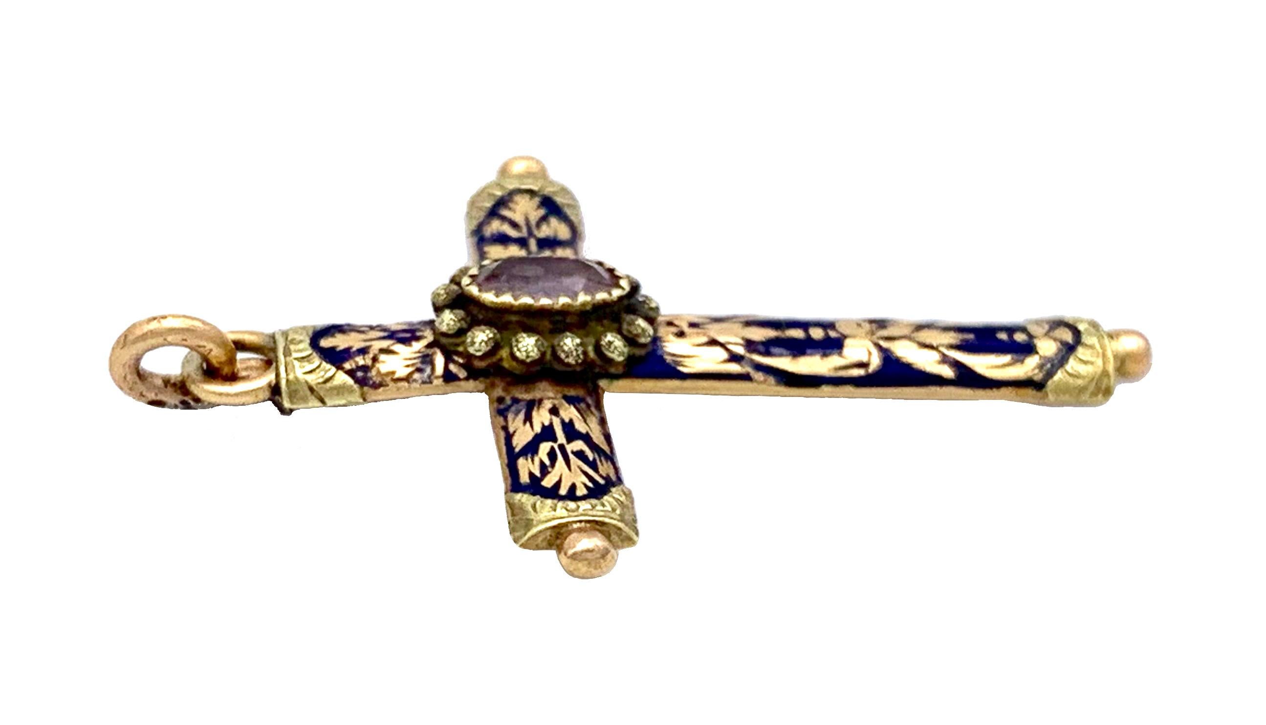 Taille vieille Europe Pendentif croix en or et émail ancien avec étui d'origine en forme de citrine en vente