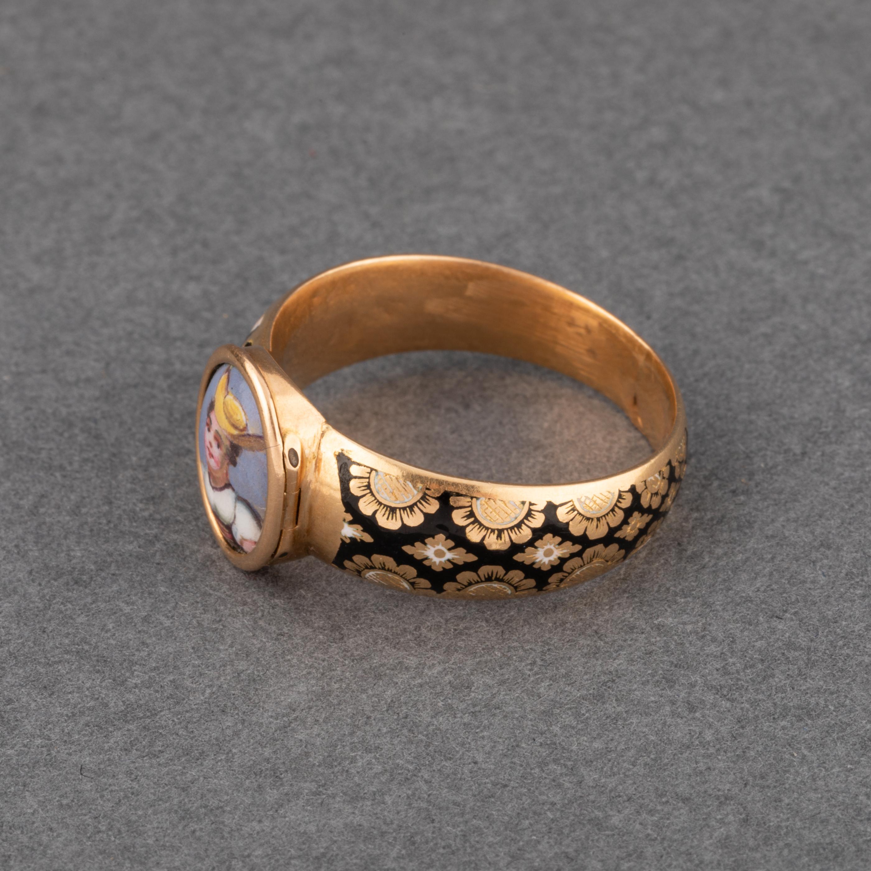 Antique Gold and Enamel Secret Ring In Good Condition In Saint-Ouen, FR