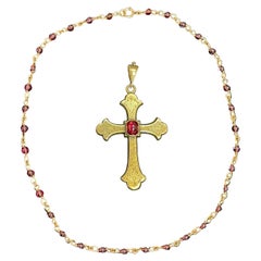 Pendentif et collier croix vintage fantaisie en or et grenats