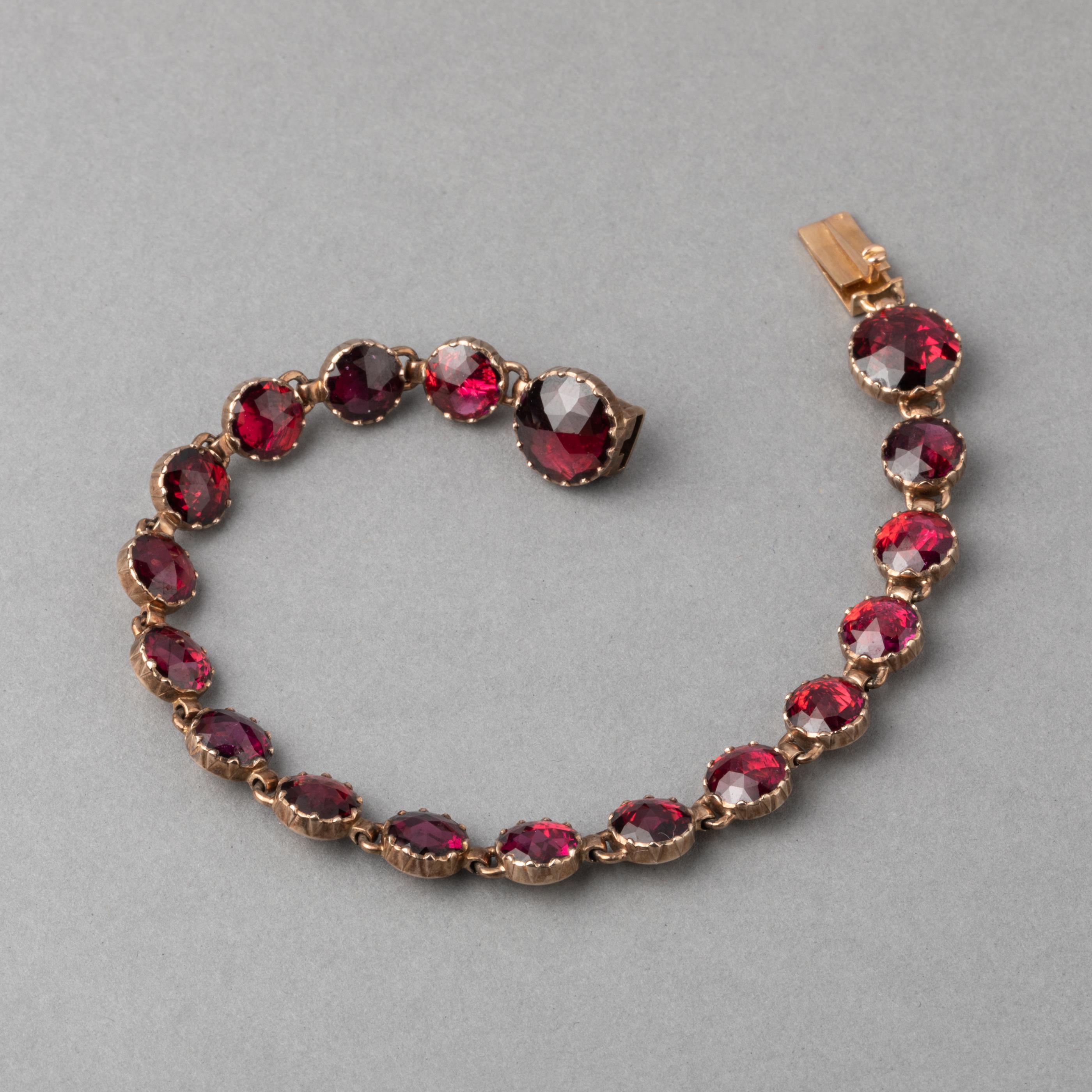 Antique Gold and Garnets French Necklace For Sale 4