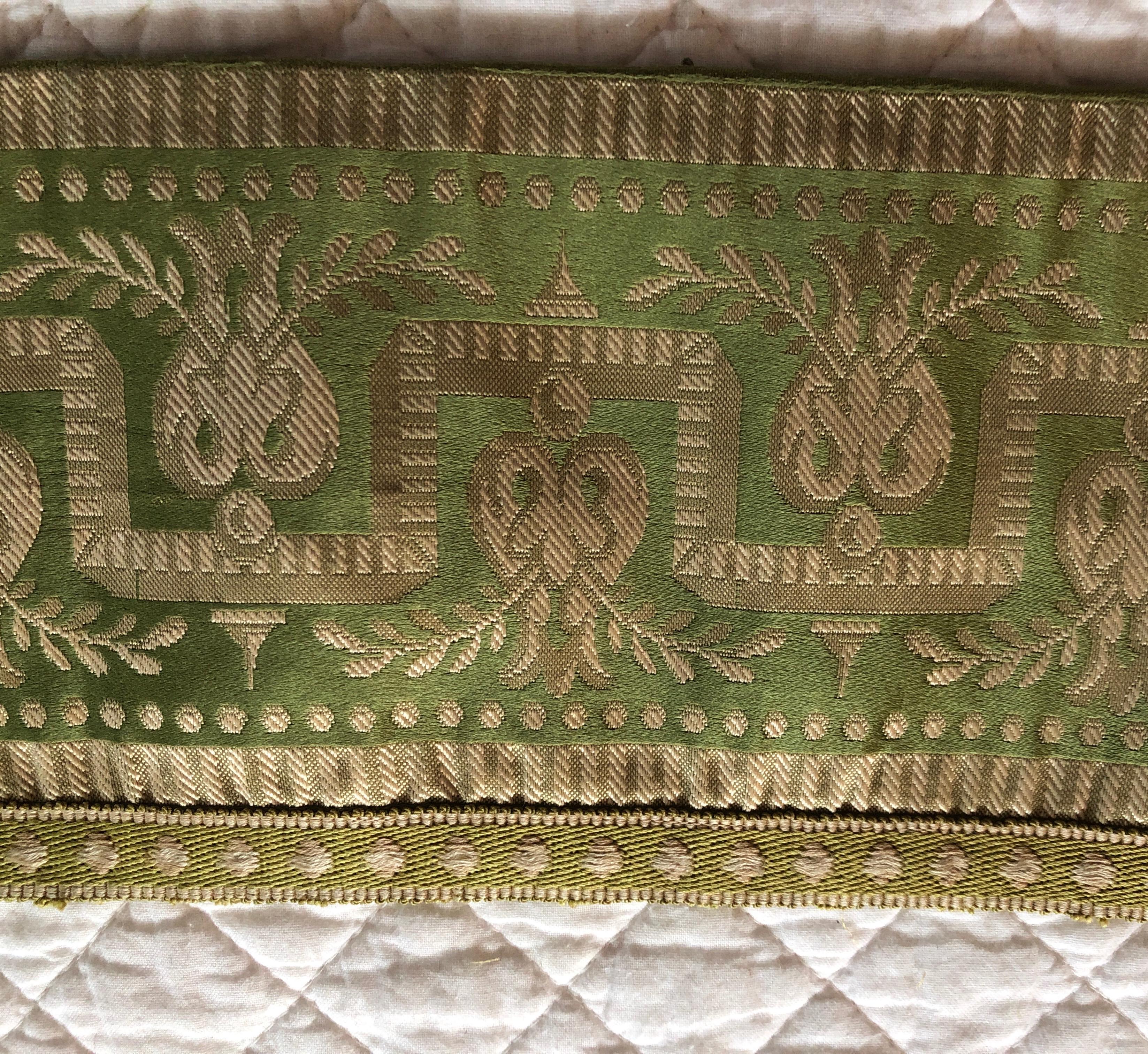 Antique gold and green Greek key pattern woven silk decorative trims.
With gimp trim attached and lined with Kelly green silk.
Sold as is. Ideal for pillows and upholstery.
Will make great curtains trim or tiebacks.
Size: 5