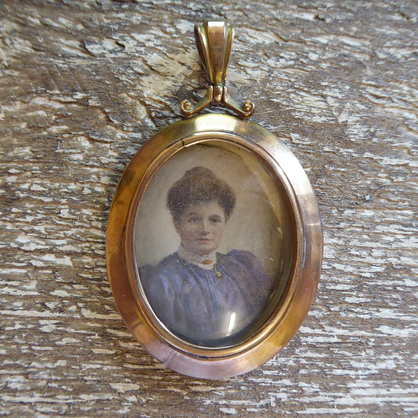 Antique Gold and Pinchbeck Locket Collection 5
