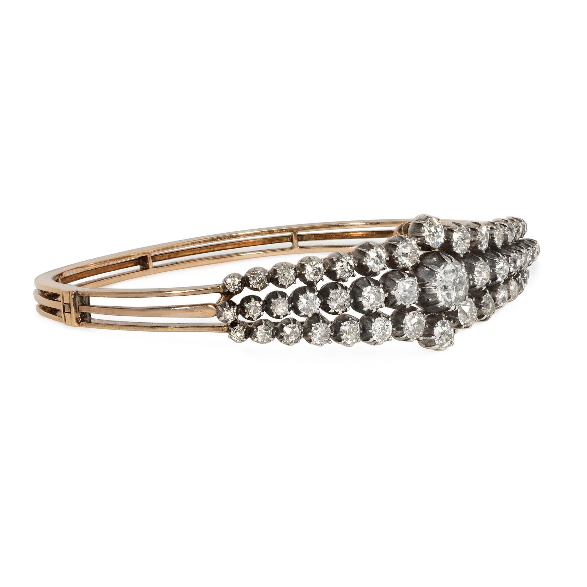 Taglio vecchia miniera Bracciale antico in oro e argento con tre file di diamanti Old Mine in vendita