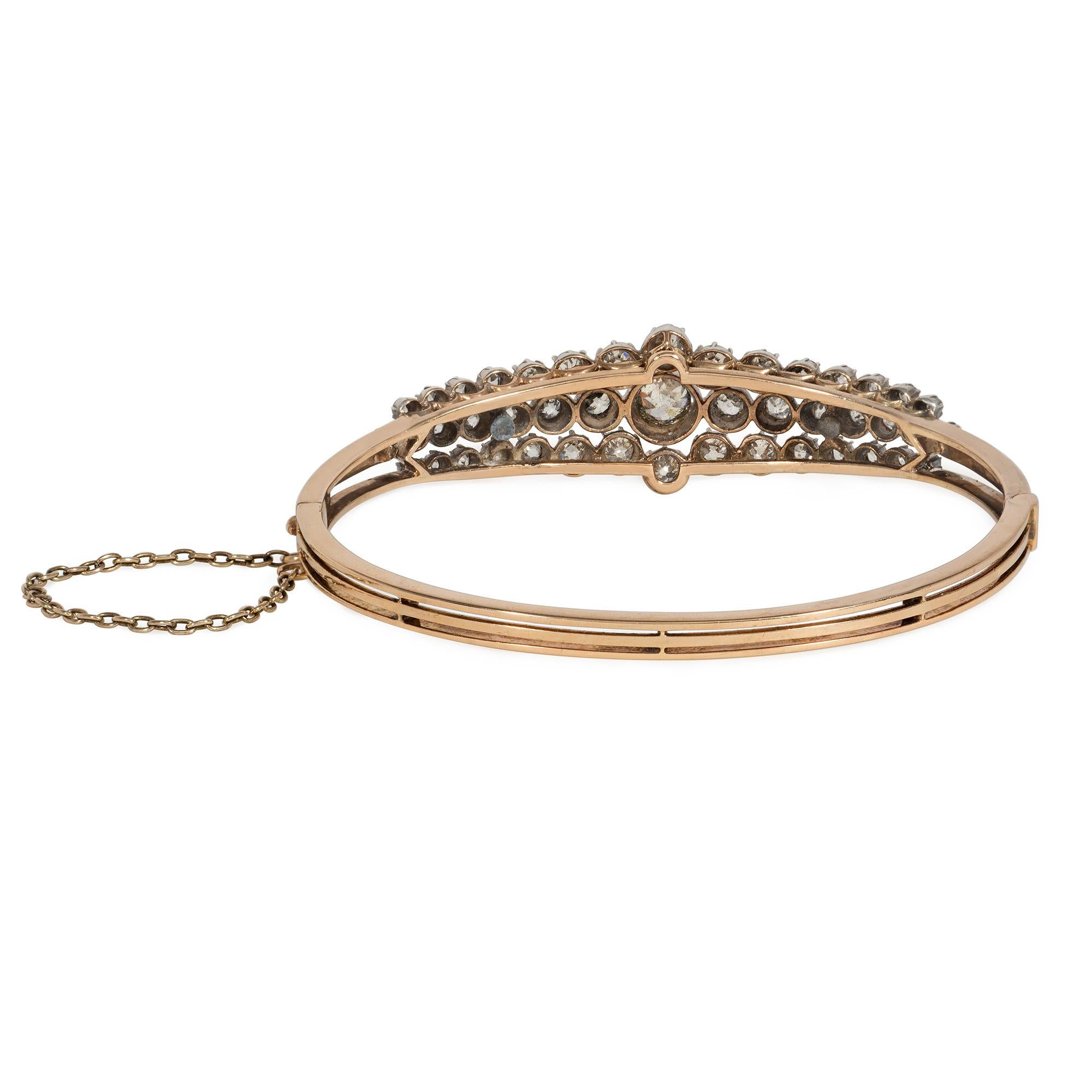 Bracciale antico in oro e argento con tre file di diamanti Old Mine In condizioni buone in vendita a New York, NY