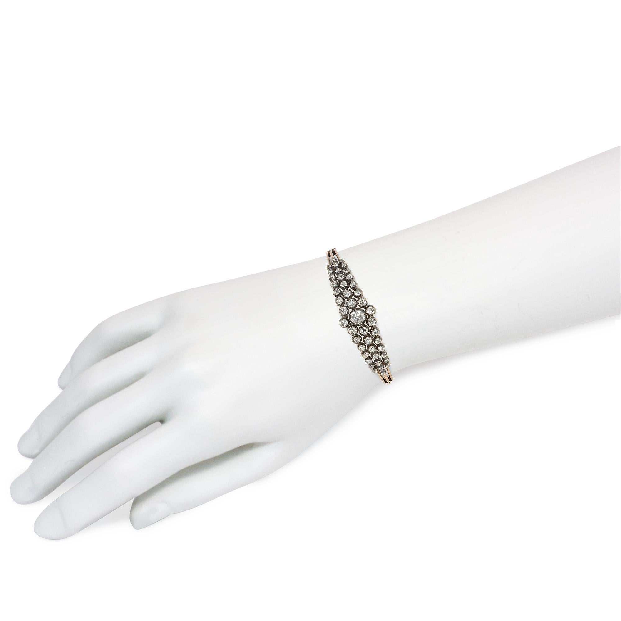 Bracciale antico in oro e argento con tre file di diamanti Old Mine in vendita 1