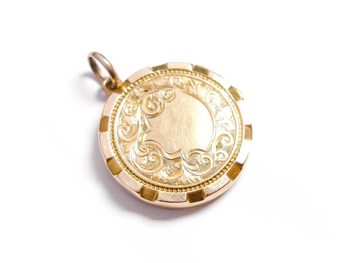 Women's Antique Gold Back and Front Locket For Sale