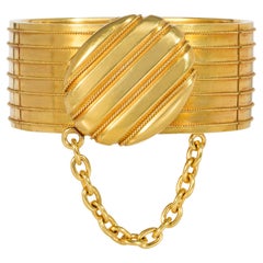 Bracelet jonc ancien en or avec médaillon central et chaîne accentués