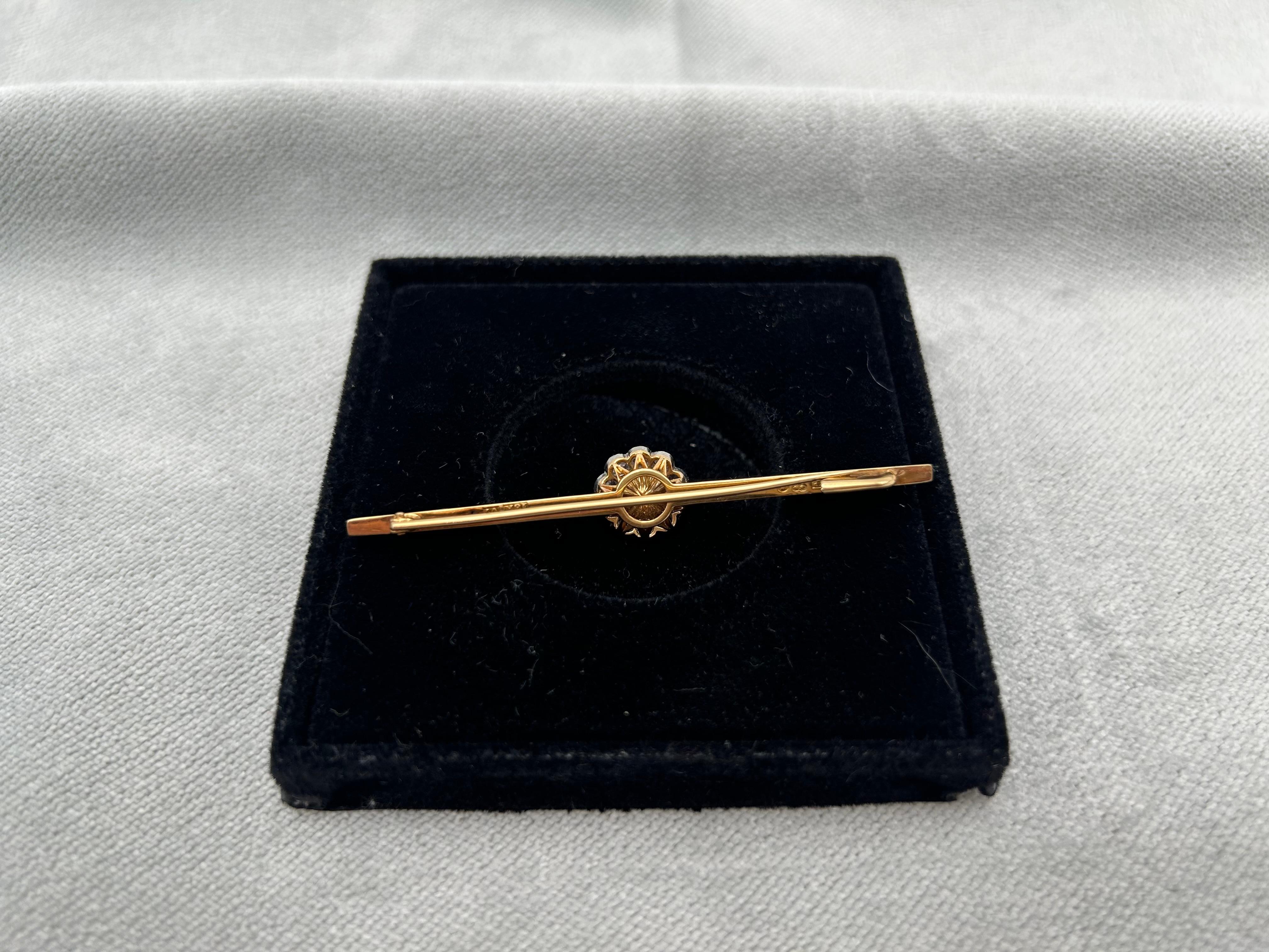 Antique gold bar brooch with pearl and white sapphires, Sweden, around 1920. For Sale 2