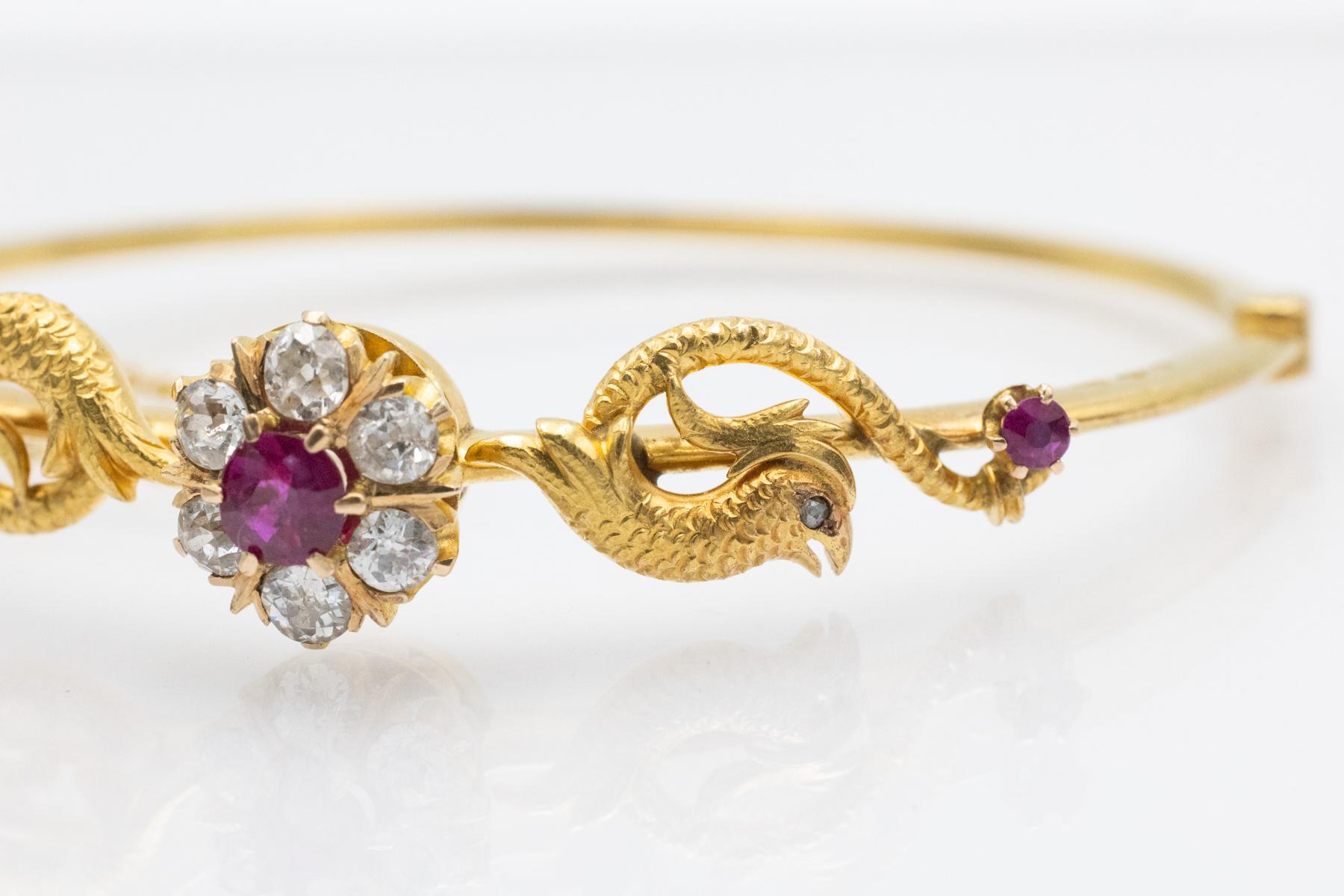 Taille vieille Europe Bracelet ancien en or avec rubis et diamants, Autriche-Hongrie 1872-1922. en vente
