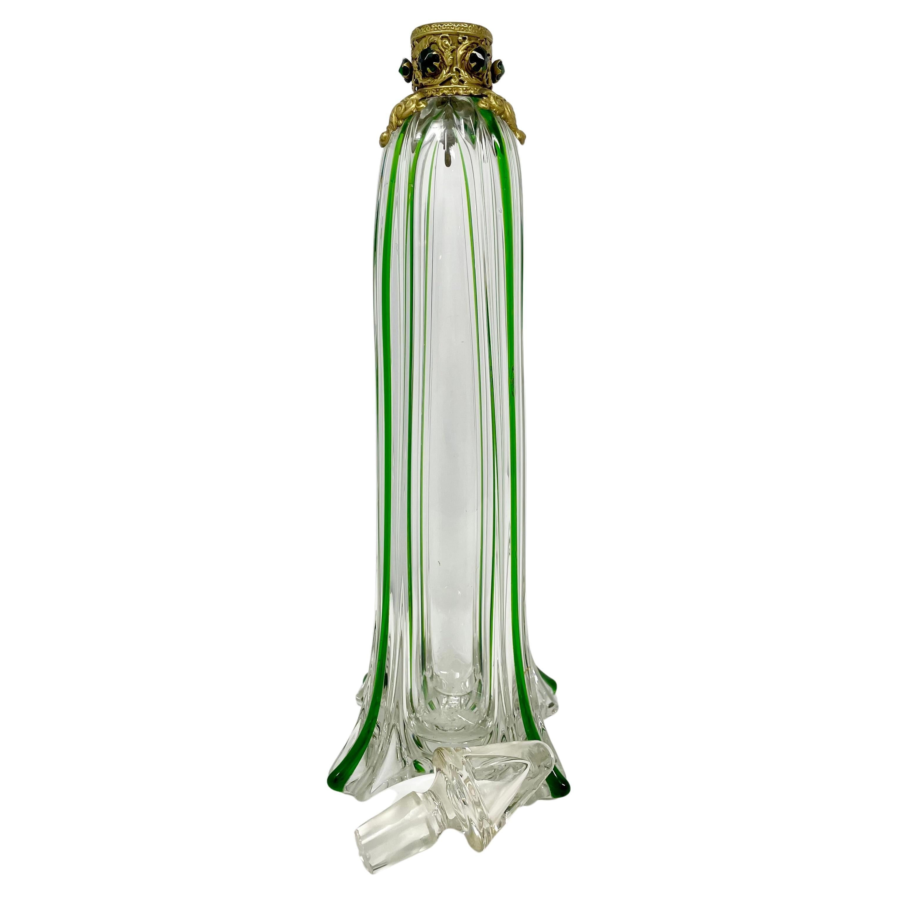 Antike mundgeblasene Duftflasche aus Goldbronze und grünem und klarem, grünem und klarem Glas, um 1900 (Geblasenes Glas) im Angebot