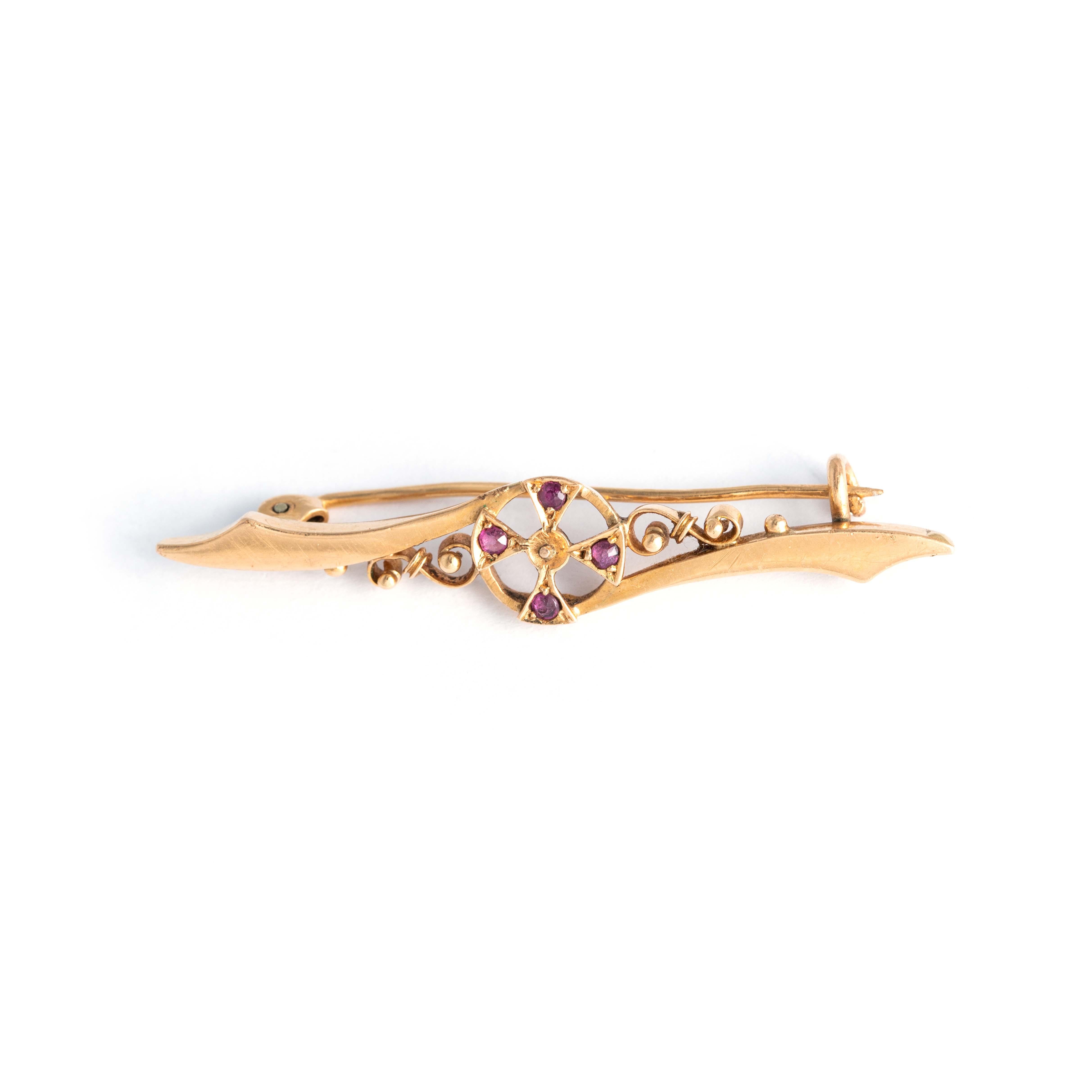 14K yellow gold brooch set by four red stones.
Length: 4.20 centimeters. 
Gross weight: 2.27 grams.