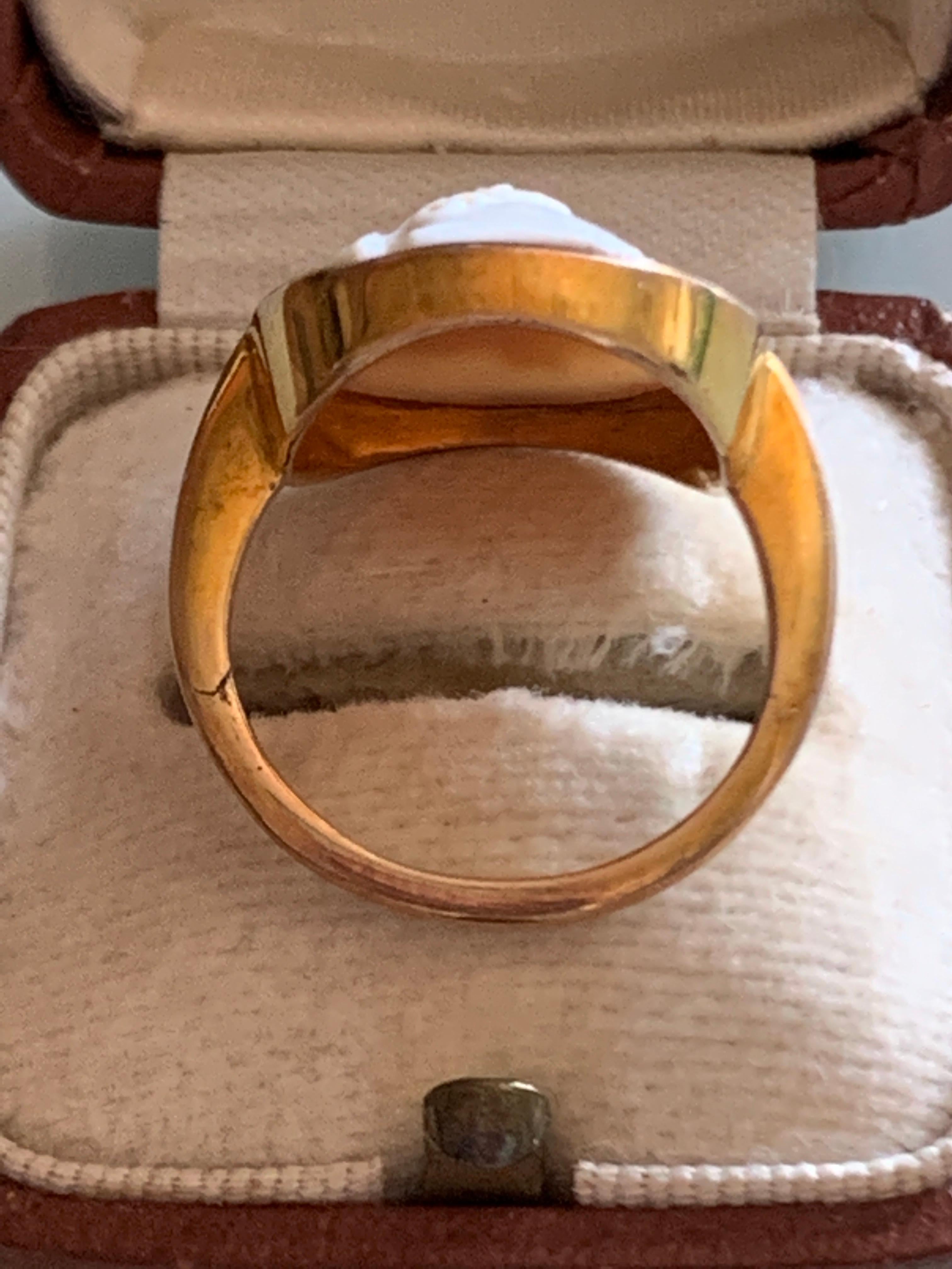 Antique Gold Cameo Ring In Good Condition For Sale In London, GB