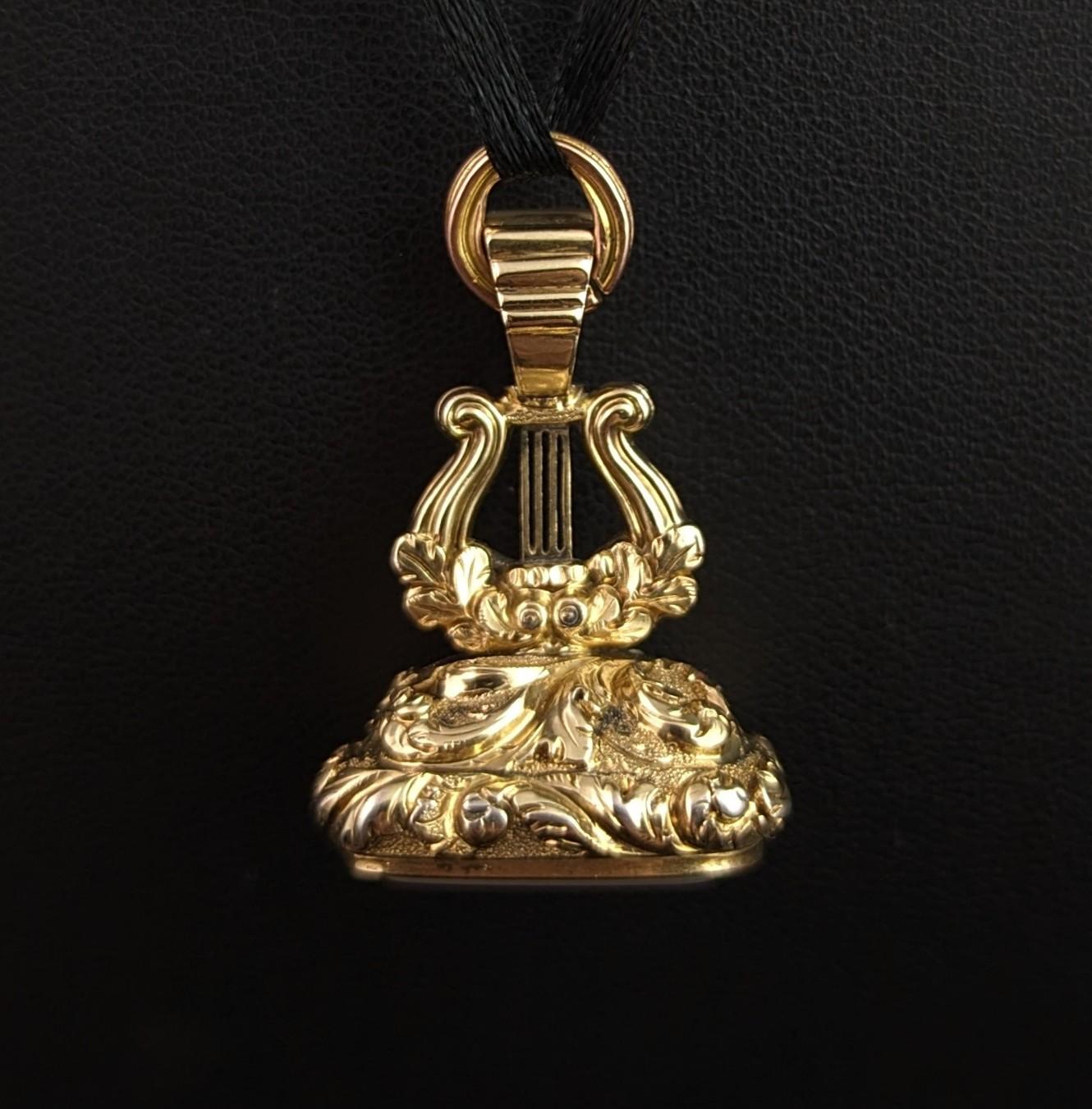 Antique Gold Cased Lyre Seal Fob, Large, Chalcedony, Victorian In Good Condition For Sale In NEWARK, GB