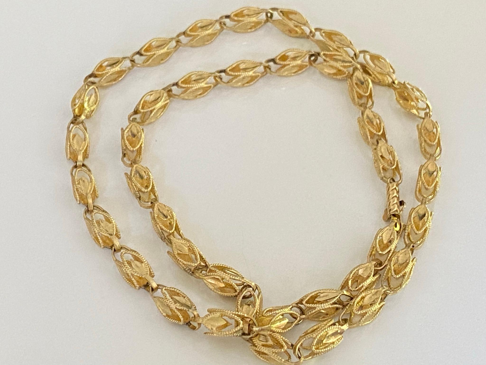 Antique Gold Chain Link Necklace For Sale 3