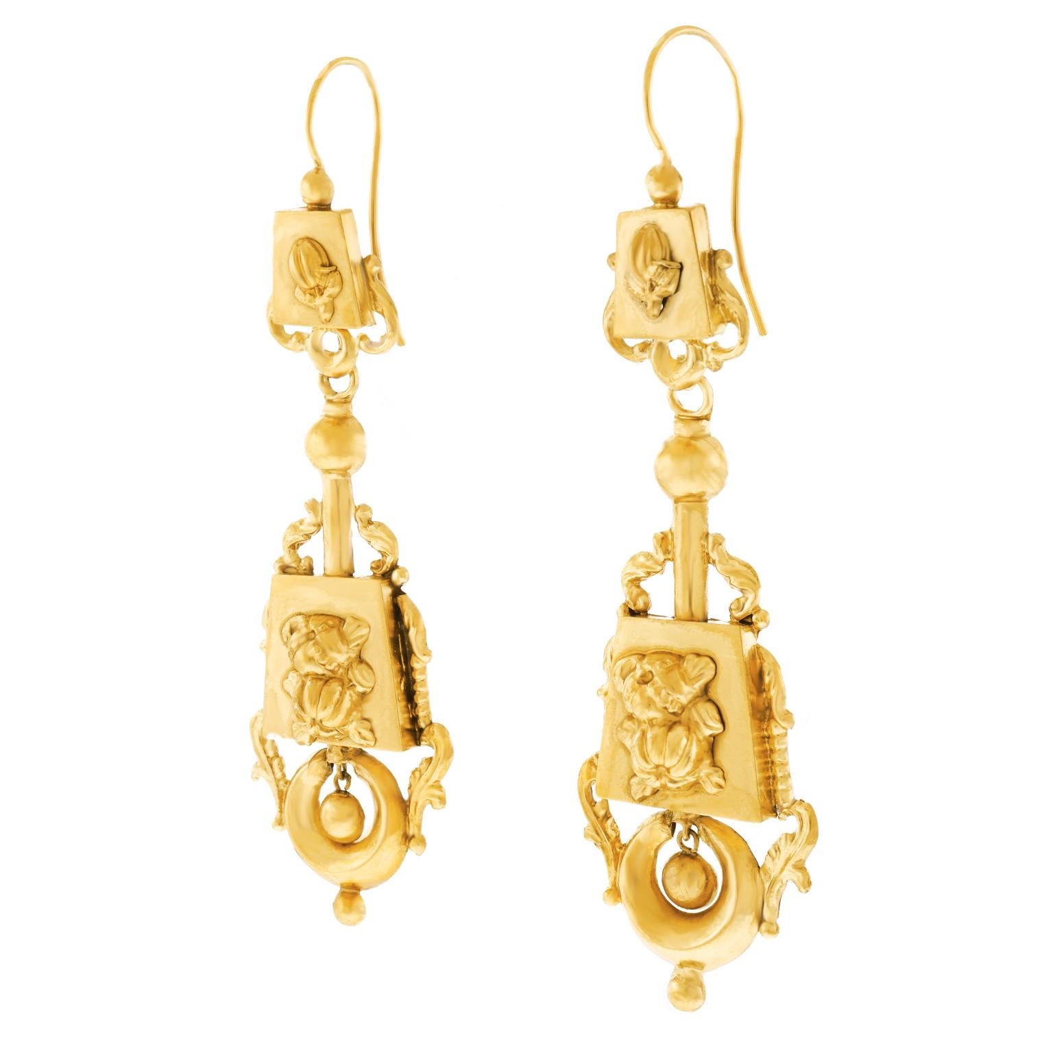 Antique Gold Chandelier Earrings In Good Condition In Litchfield, CT