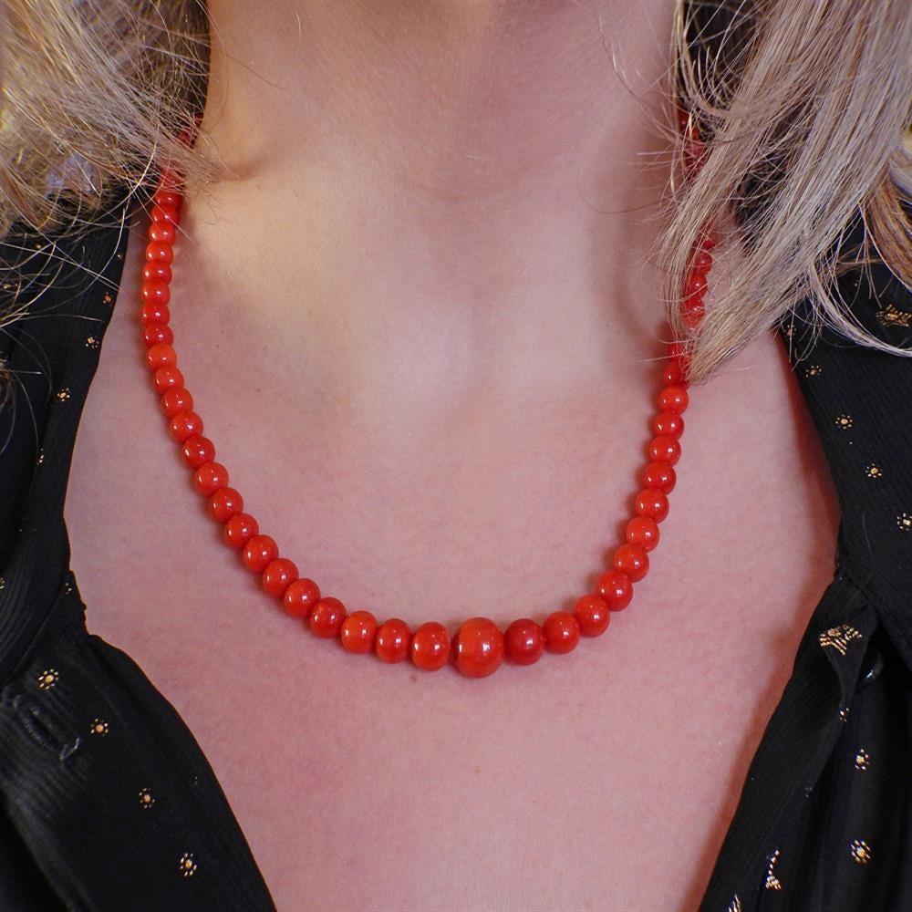 Women's Antique Gold Coral Bead Necklace For Sale