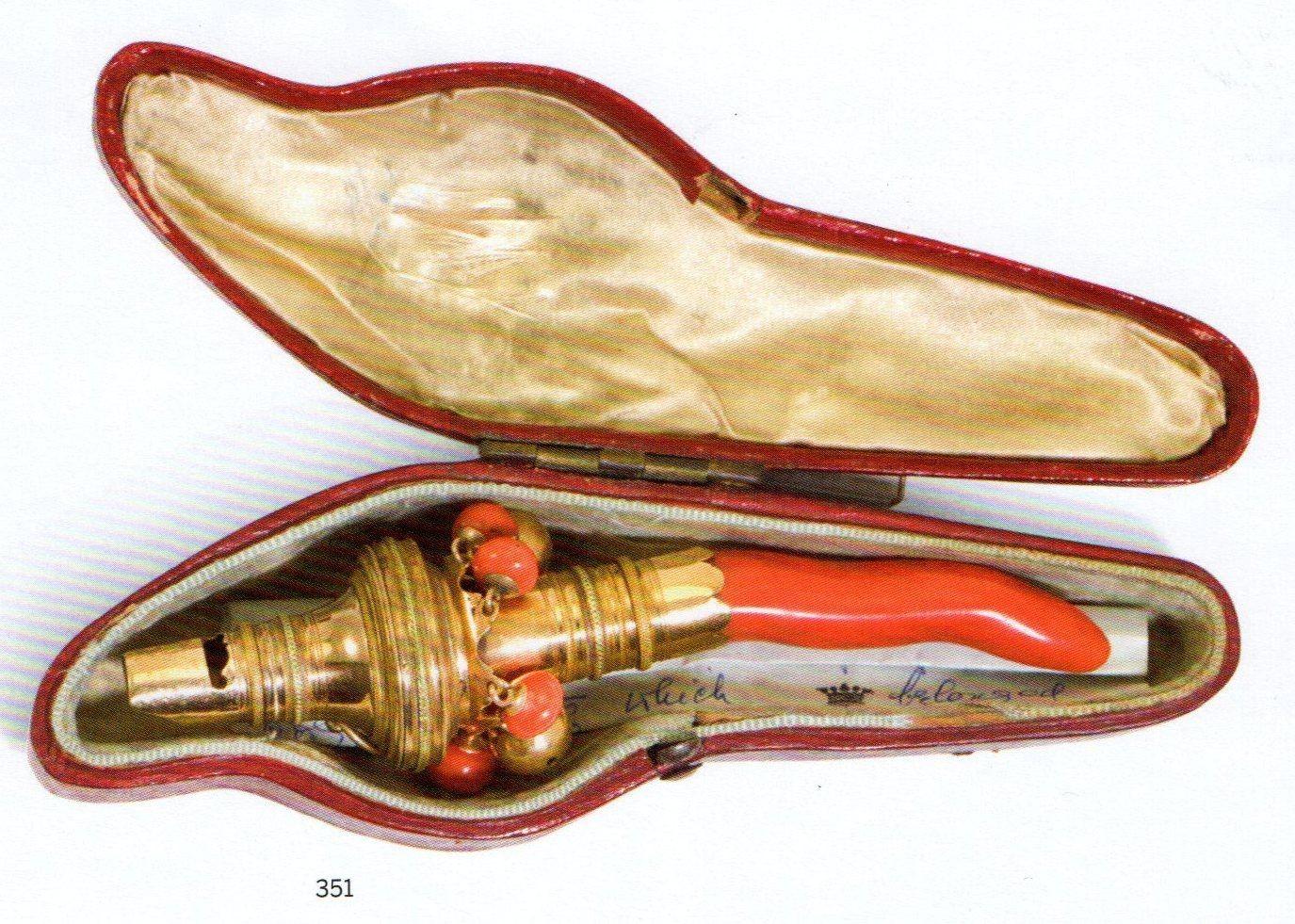 Bouteille de toilette ancienne en or et corail rapportée appartenirant à Napoléon II vers 1880 Bon état - En vente à London, GB