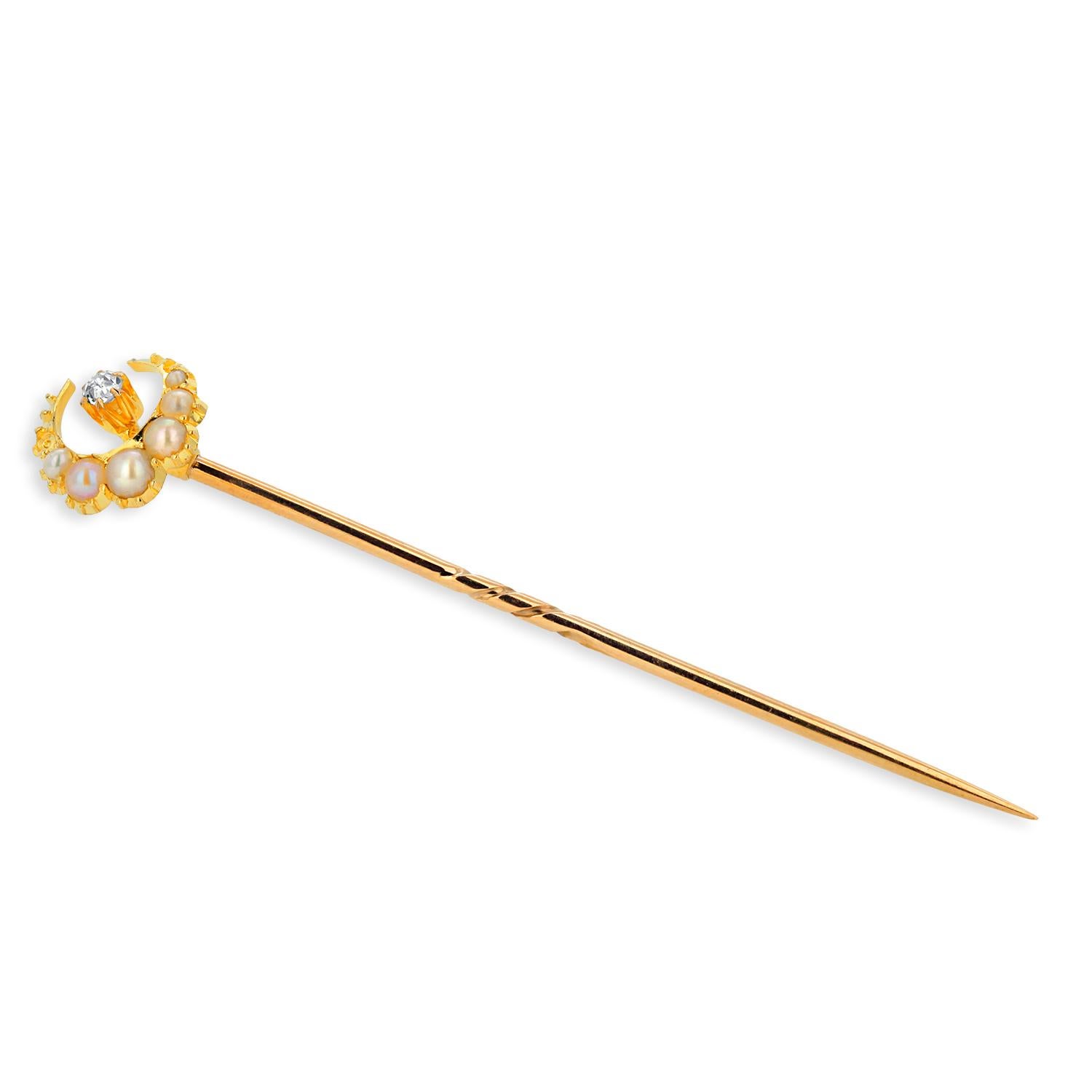 Vintage 18 karats yellow gold stick pin or brooches 
Pin is designed as a crescent moon with seed pearls, old-cut diamond
Stamped 18CT
Measuring in length 59mm, 0.40 inch
In excellent condition 
An antique gold crescent moon pin with old cut