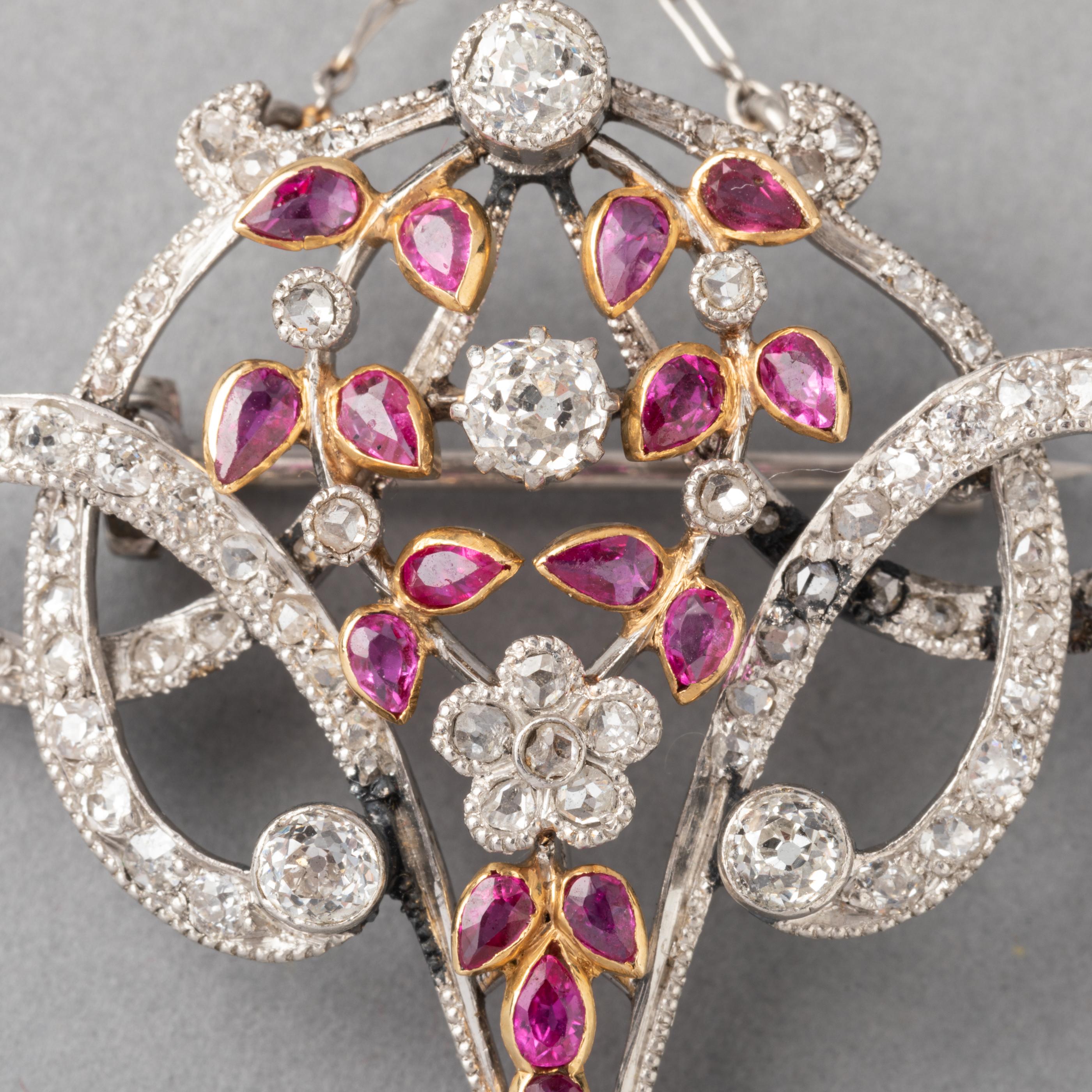 Antique Gold Diamonds and Rubies Pendant Necklace In Fair Condition In Saint-Ouen, FR