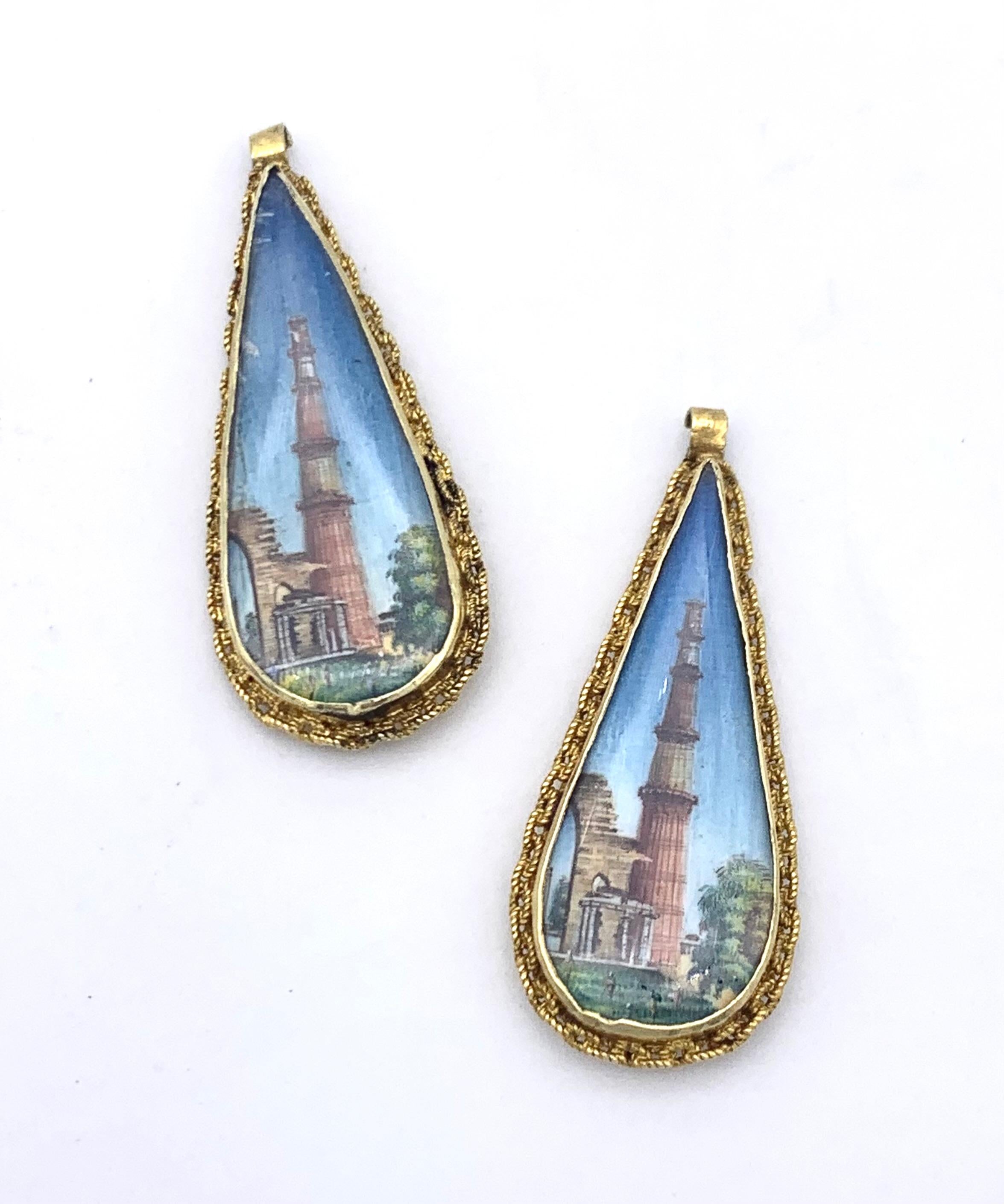 Antique Gold Drop Earrings Indian Miniatures Paintings Gouache In Good Condition In Munich, Bavaria
