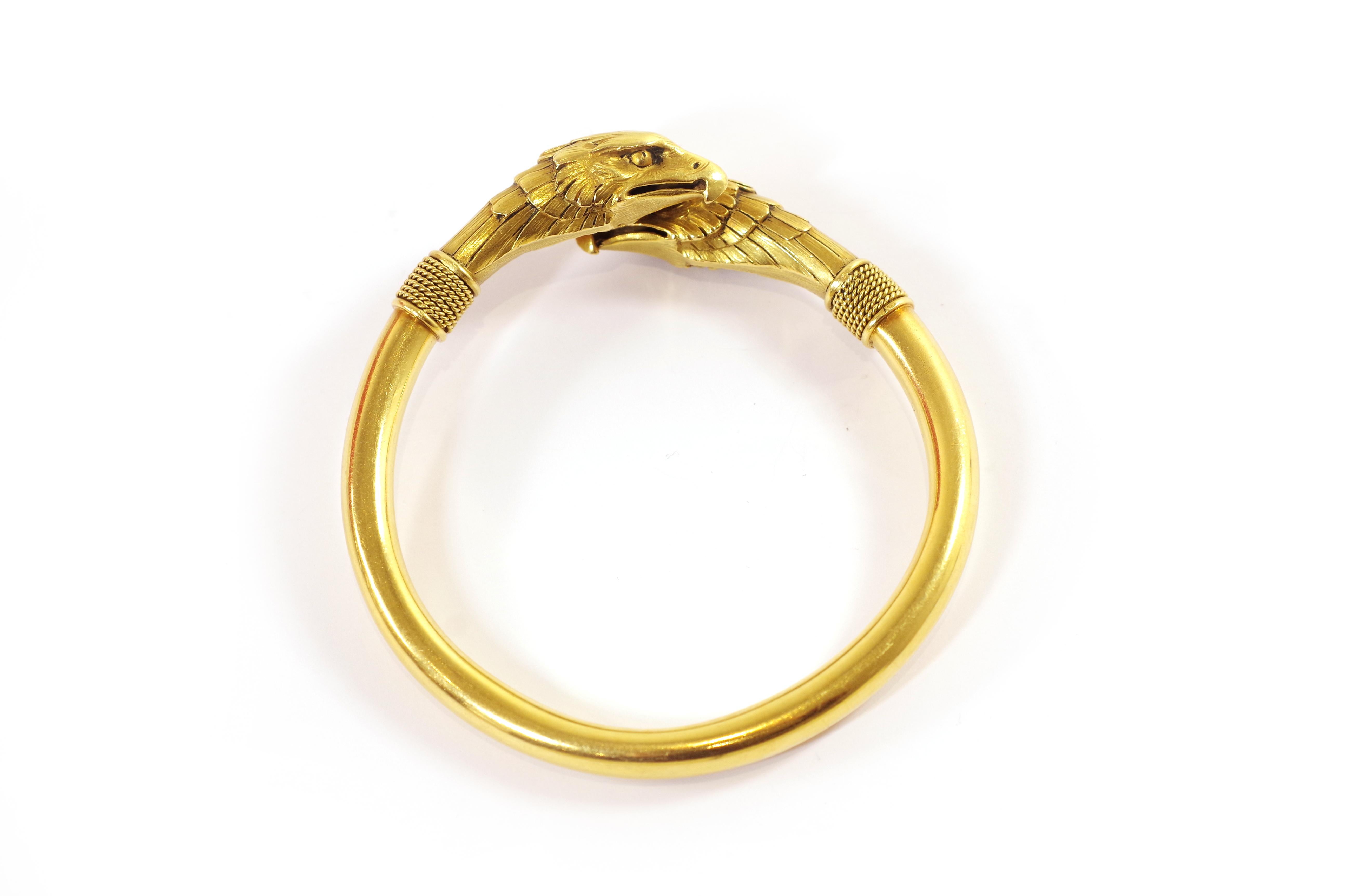 Antique Gold Eagle Heads Bangle Bracelet, Victorian Solid Gold Bangle Bracelet In Fair Condition In PARIS, FR