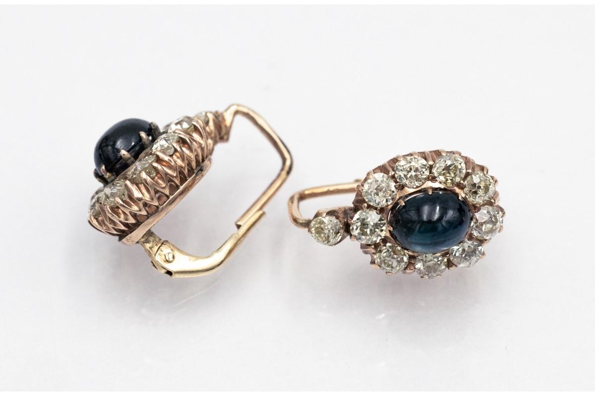Victorien Boucles d'oreilles anciennes en or avec diamants et saphirs en taille cabochon. en vente