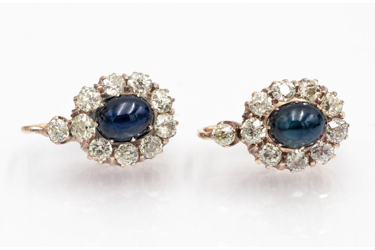 Boucles d'oreilles anciennes en or avec diamants et saphirs en taille cabochon. en vente 1
