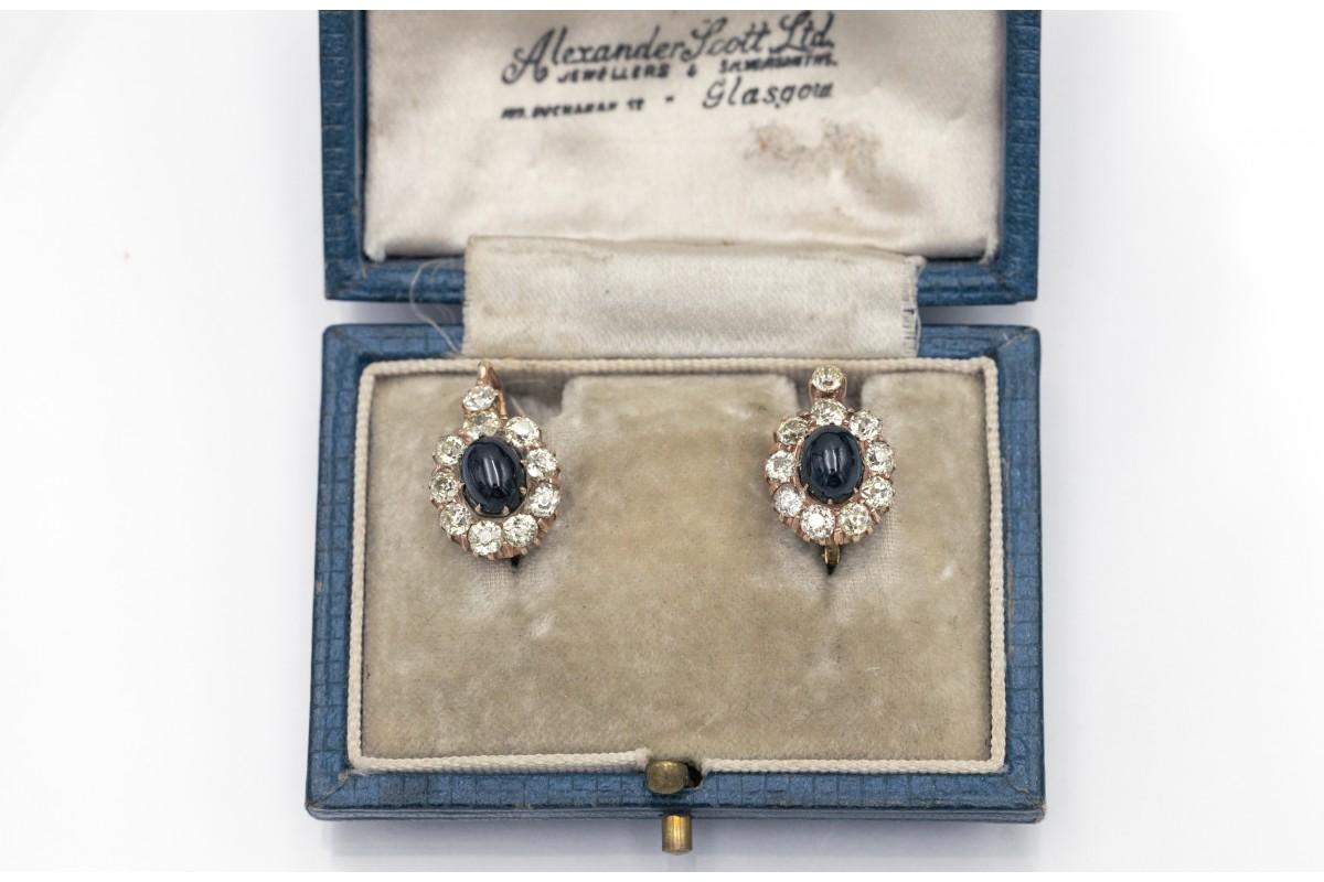 Boucles d'oreilles anciennes en or avec diamants et saphirs en taille cabochon. en vente 2