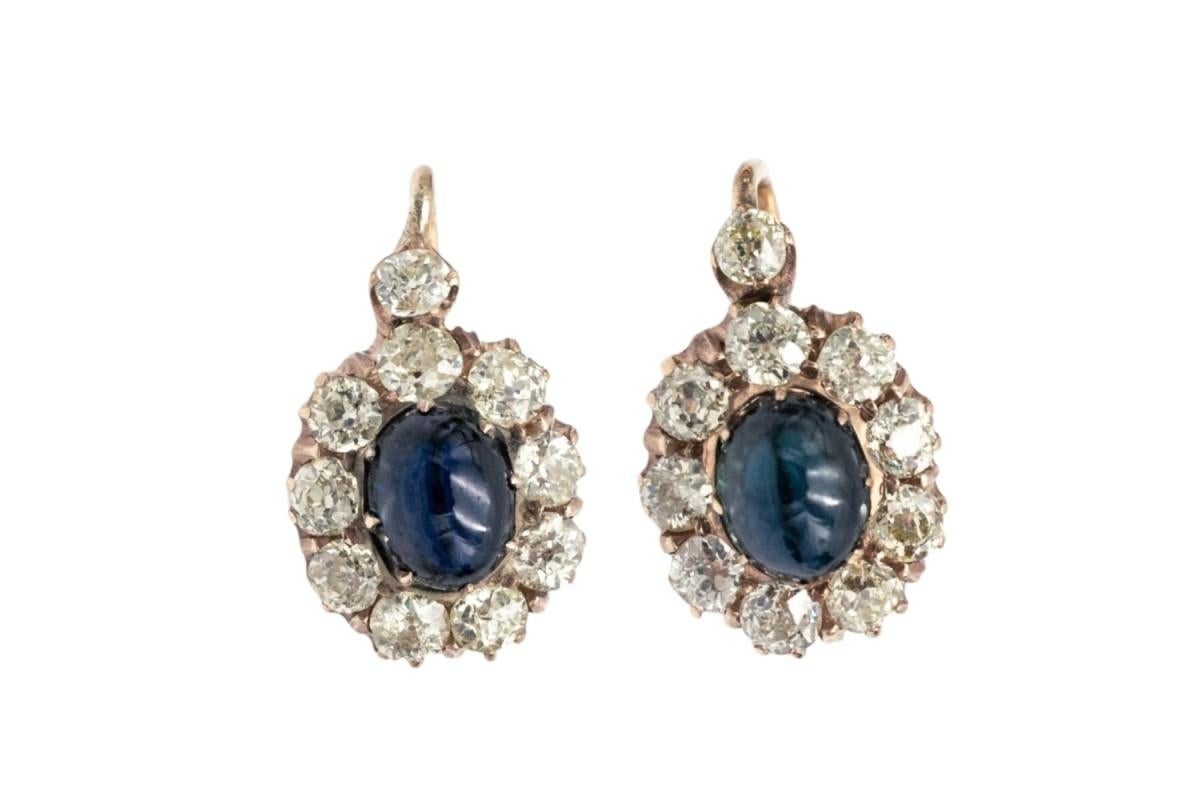 Boucles d'oreilles anciennes en or avec diamants et saphirs en taille cabochon. en vente 3