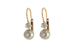 Boucles d'oreilles anciennes en or avec diamants. Hongrie, 1937-1966