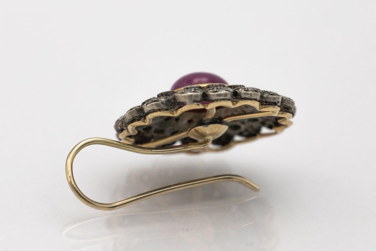 Pendientes de oro antiguo con rubíes, esmeraldas y diamantes. en Bueno estado para la venta en Chorzów, PL