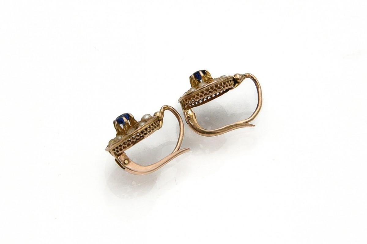 Oval Cut Antique gold earrings with sapphires and natural pearls, England, circa 1920